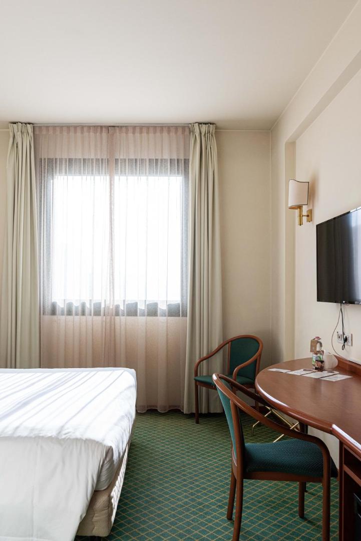 Phi Hotel Emilia Phi Hotel Emilia