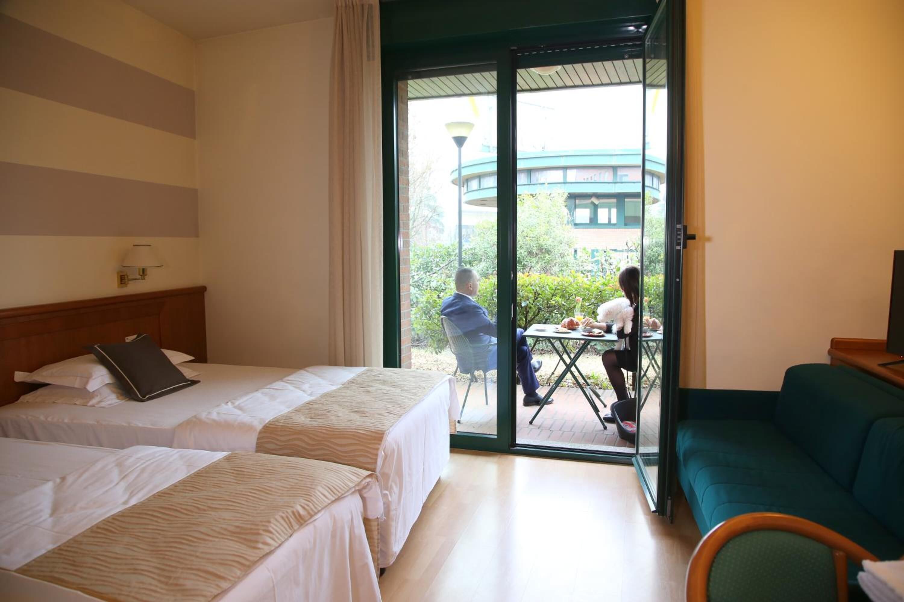 Phi Hotel Emilia Phi Hotel Emilia