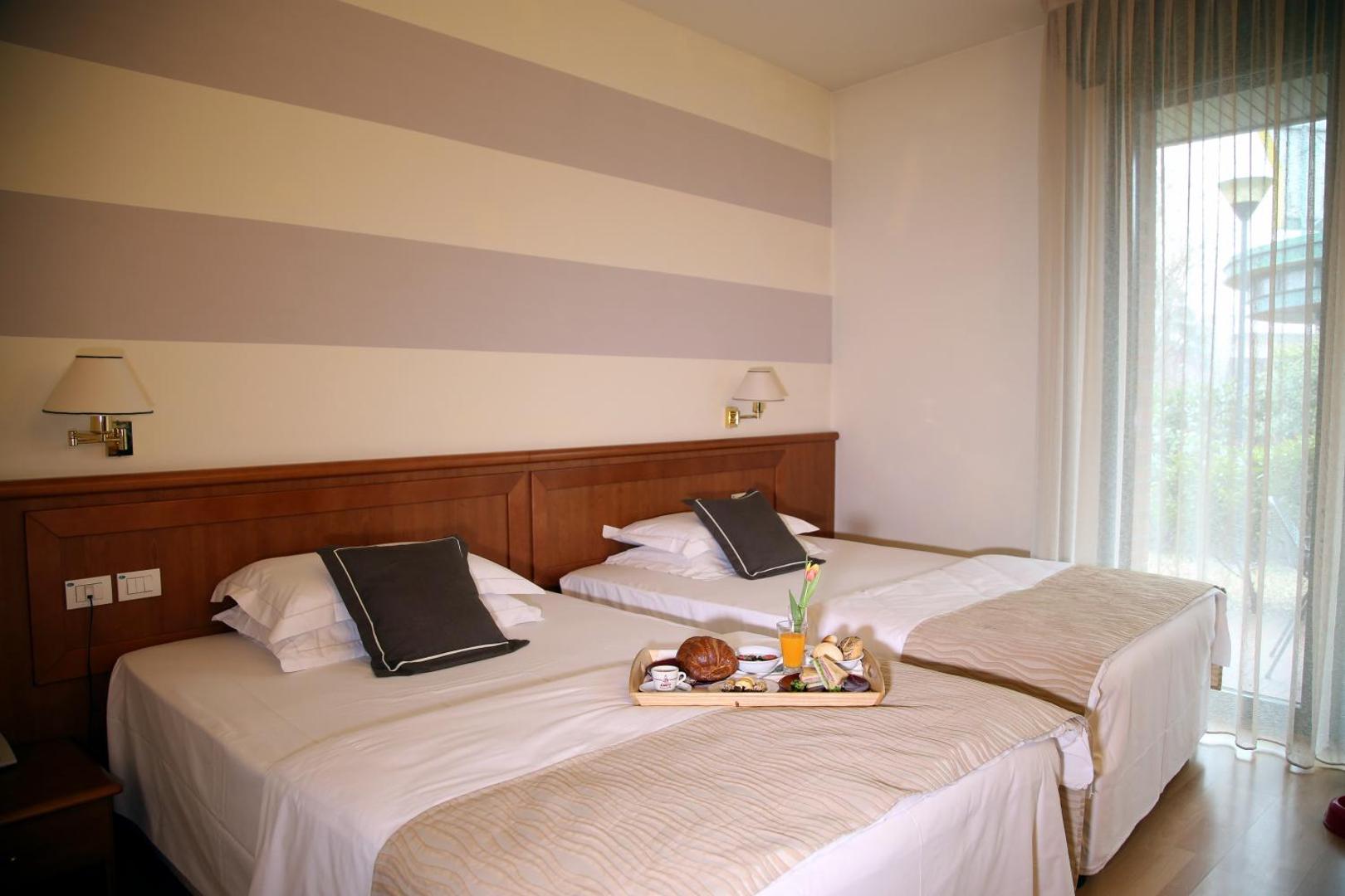 Phi Hotel Emilia Phi Hotel Emilia