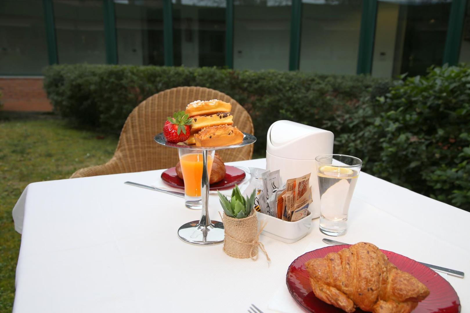 Phi Hotel Emilia Phi Hotel Emilia