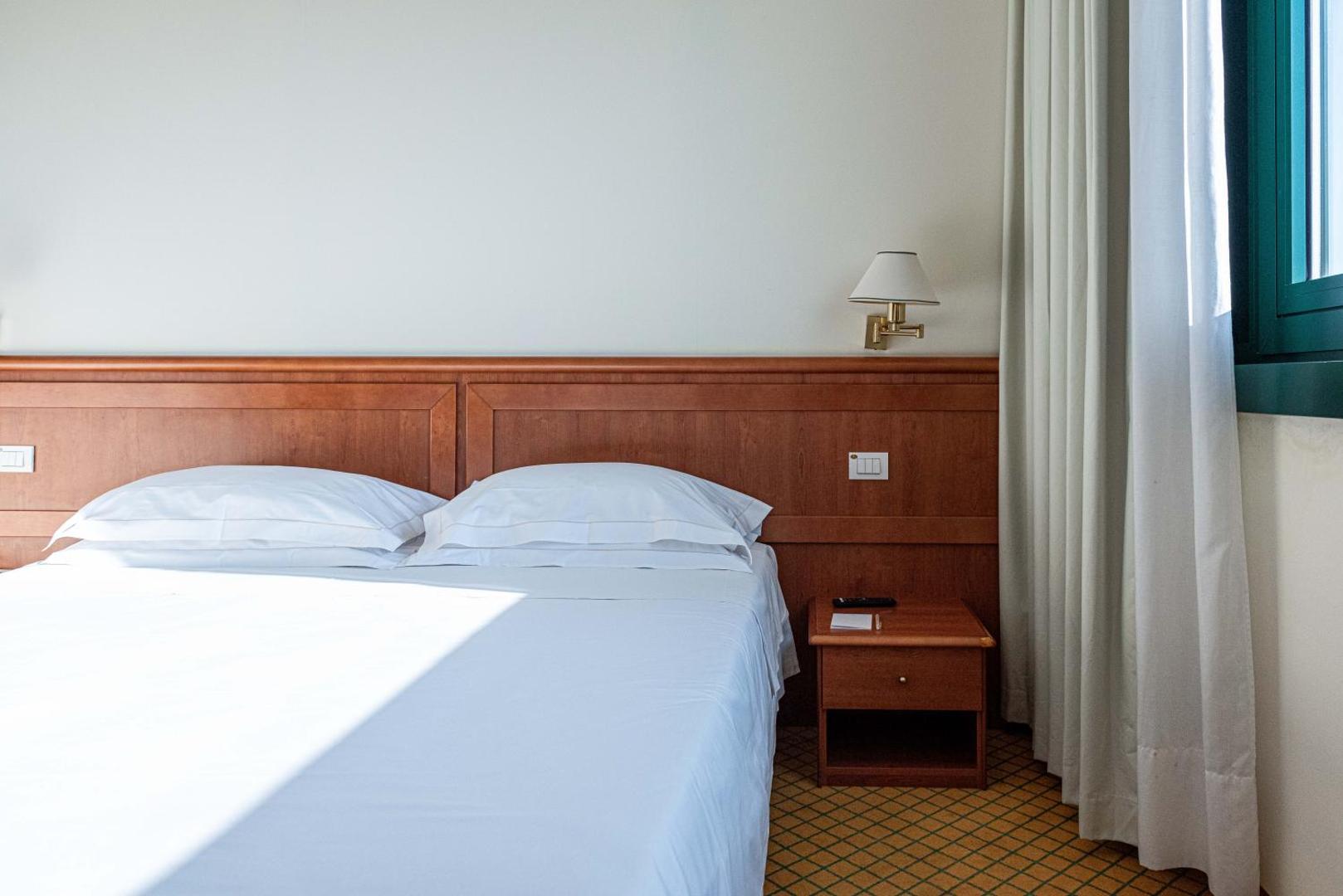 Phi Hotel Emilia Phi Hotel Emilia