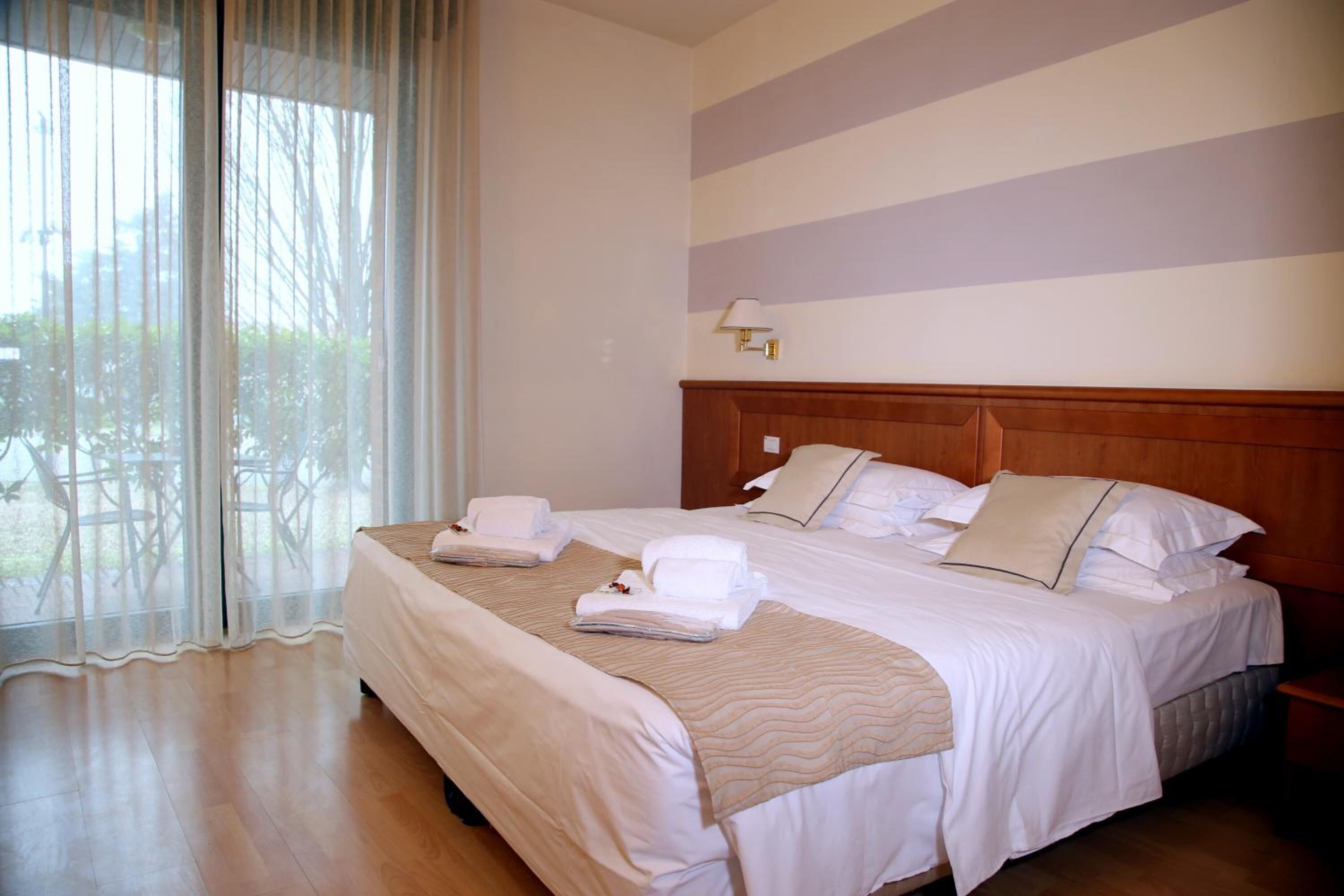 Phi Hotel Emilia Phi Hotel Emilia