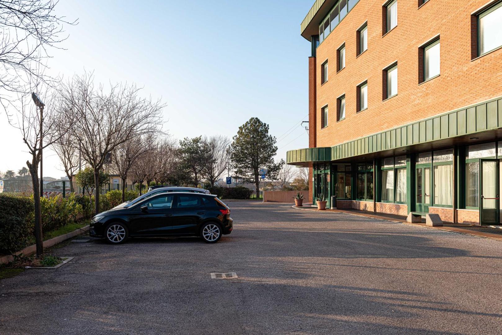 Phi Hotel Emilia Phi Hotel Emilia