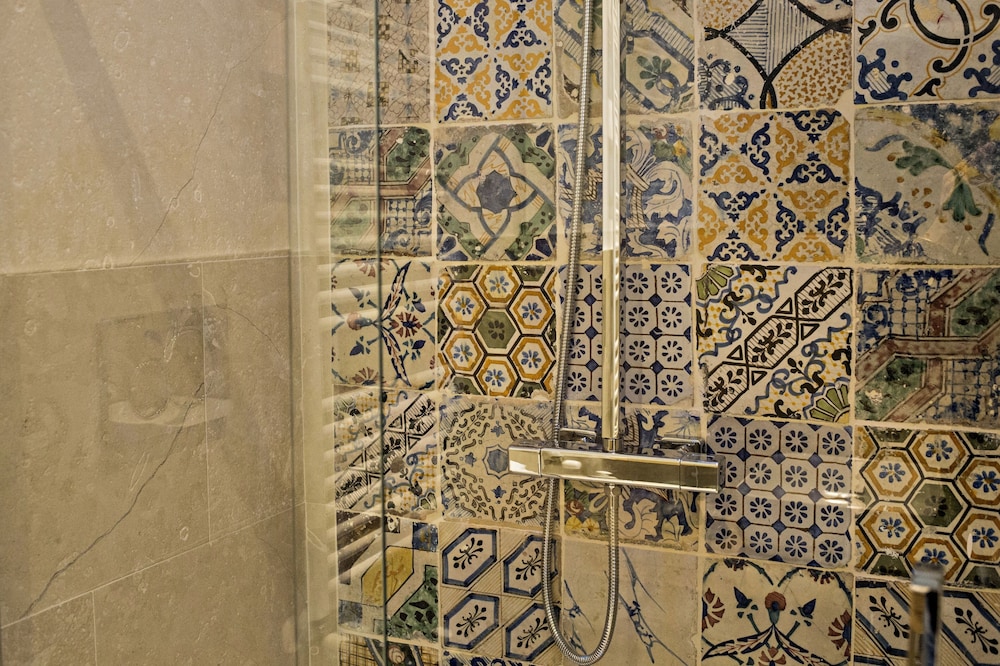 The Mansion of Heroes