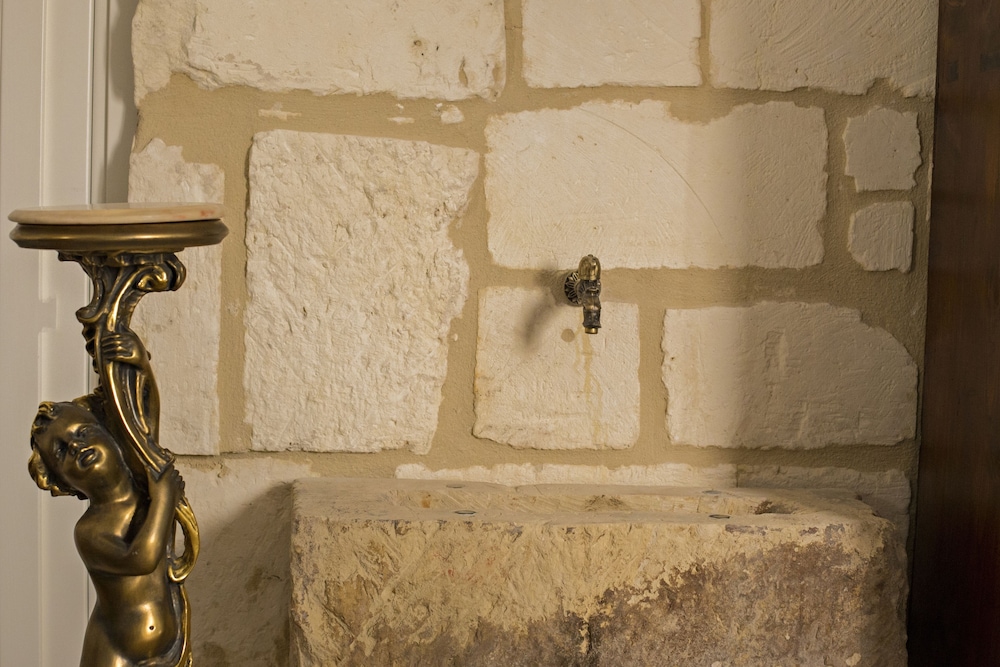 The Mansion of Heroes