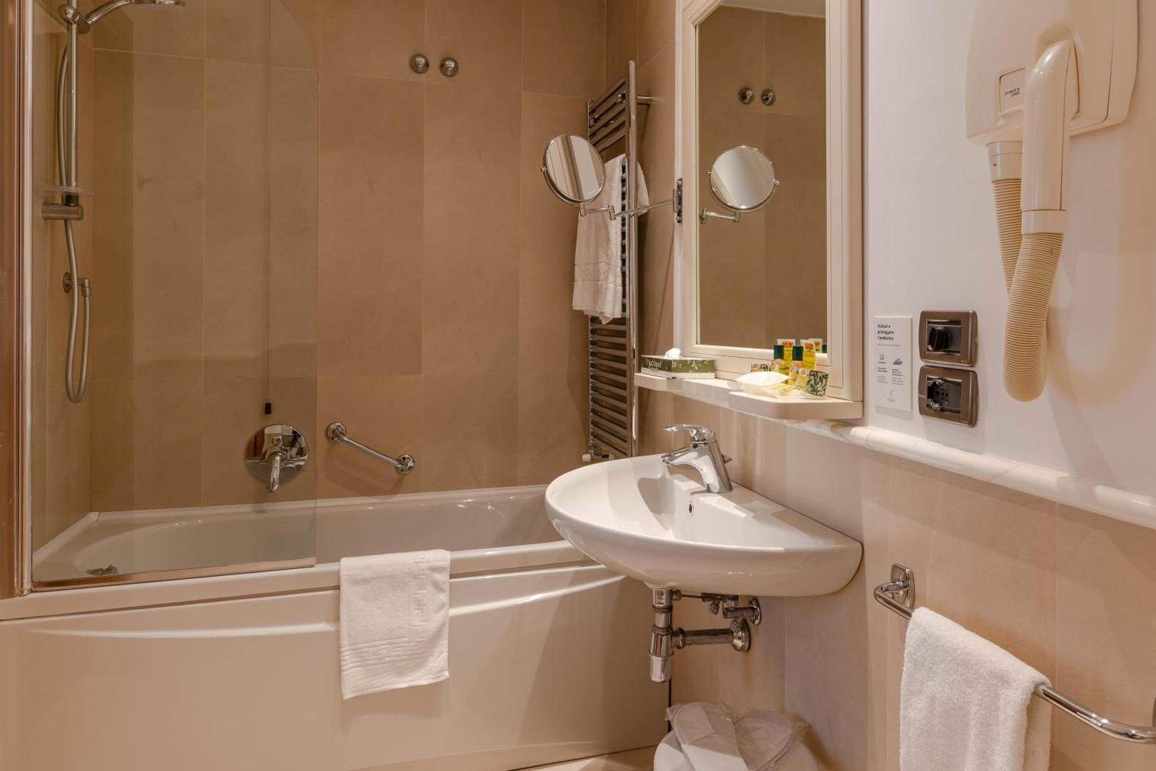 B&B HOTEL Firenze Pitti Palace al Ponte Vecchio B&B HOTEL Firenze Pitti Palace al Ponte Vecchio