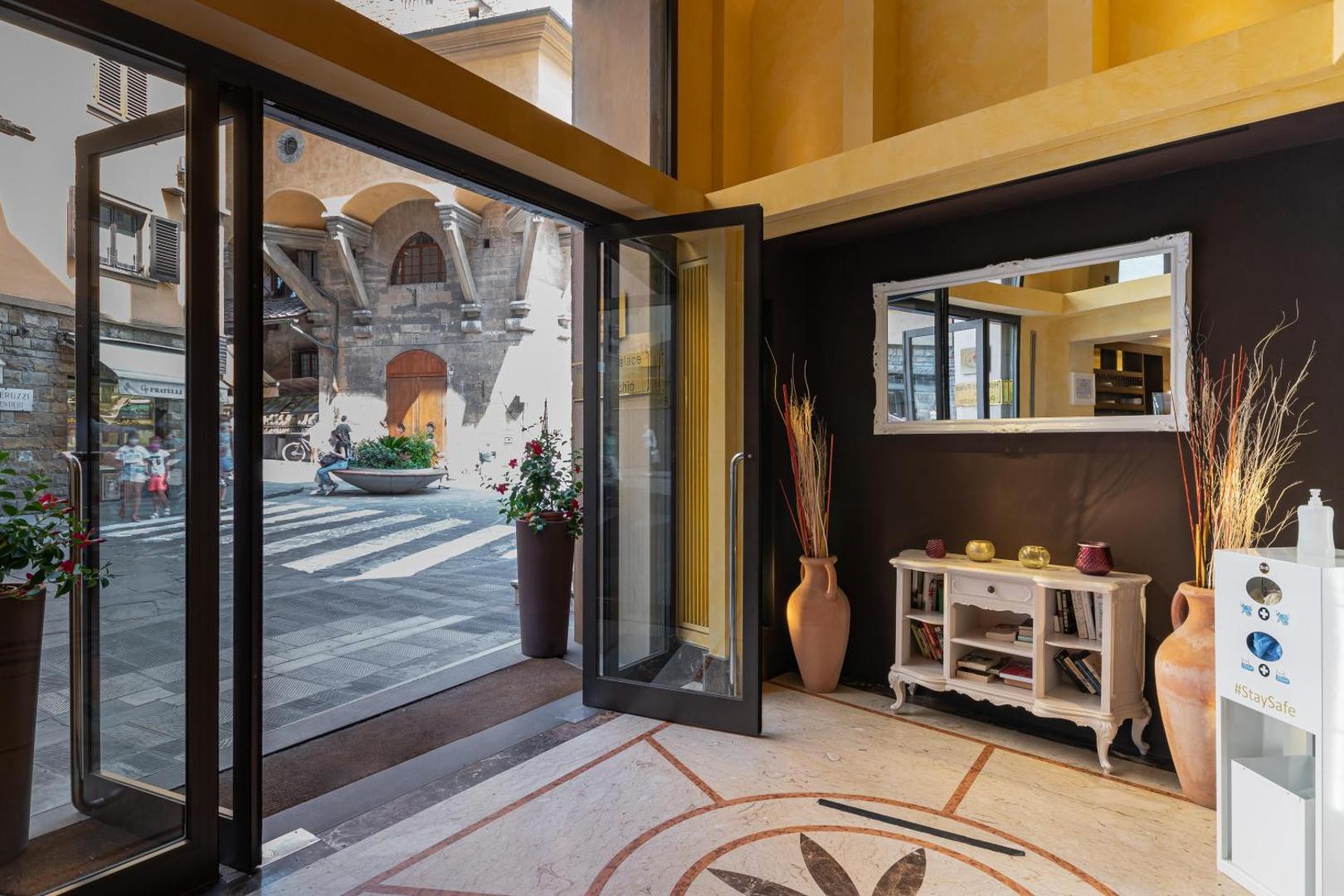 B&B HOTEL Firenze Pitti Palace al Ponte Vecchio B&B HOTEL Firenze Pitti Palace al Ponte Vecchio