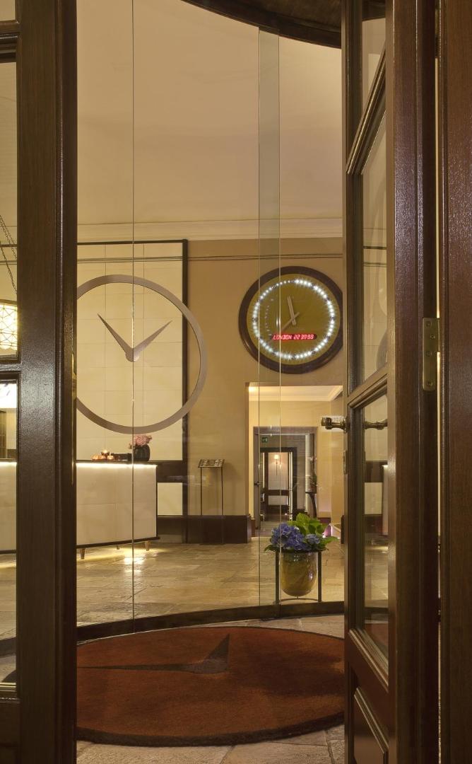 L'Orologio L'Orologio