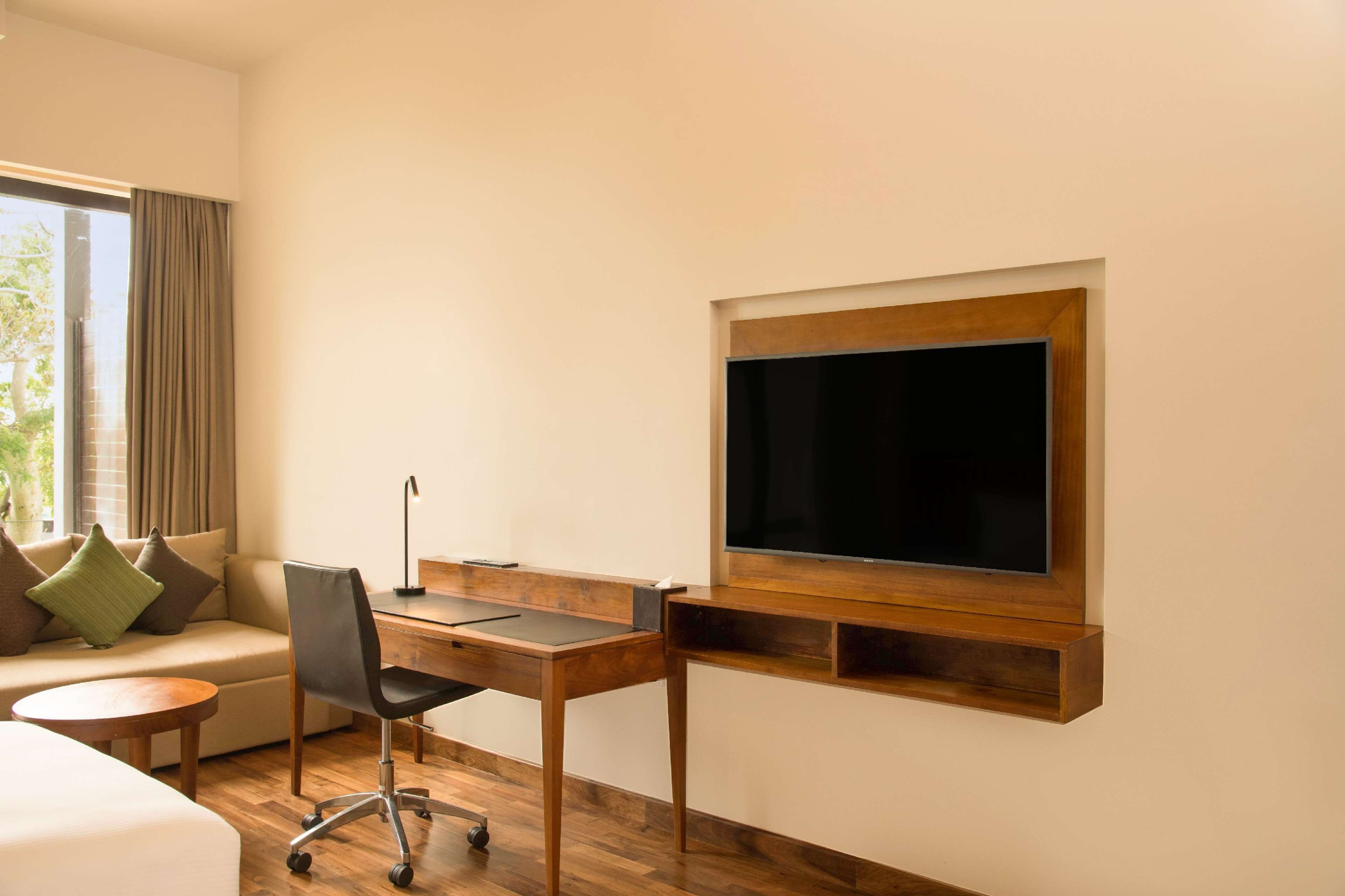 DoubleTree by Hilton Weerawila Rajawarna Resort