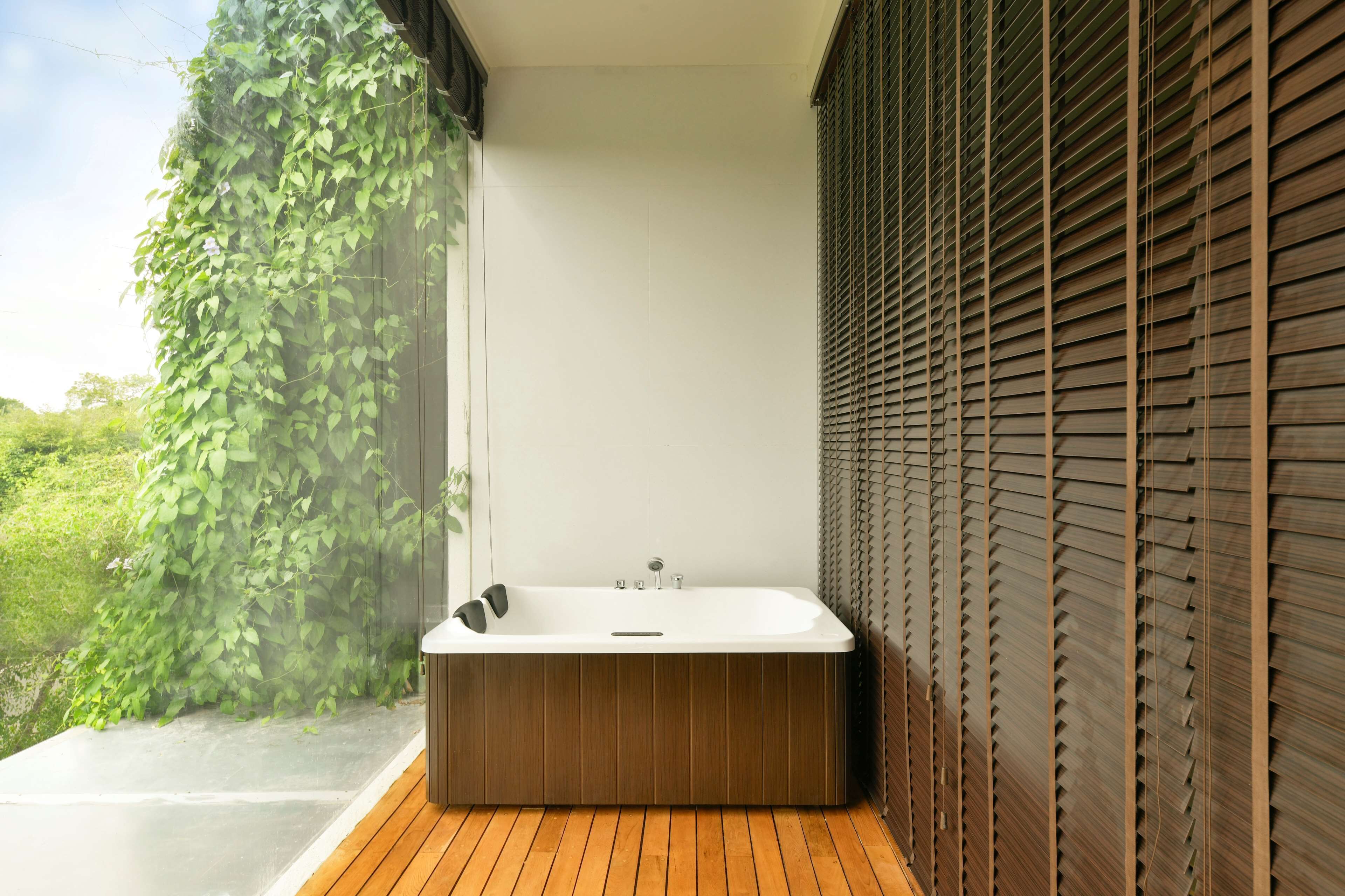 DoubleTree by Hilton Weerawila Rajawarna Resort