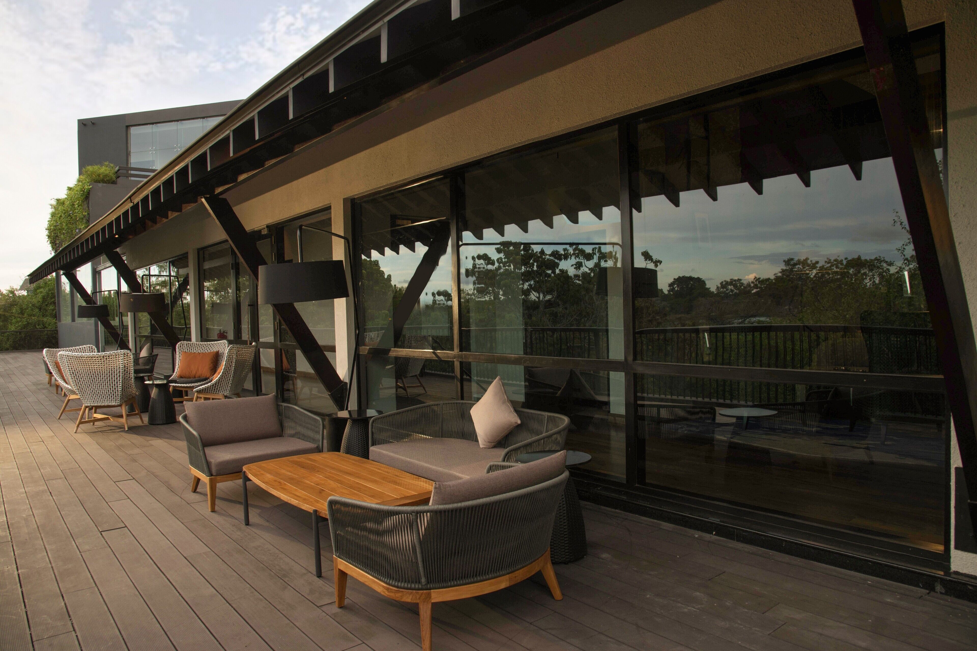 DoubleTree by Hilton Weerawila Rajawarna Resort