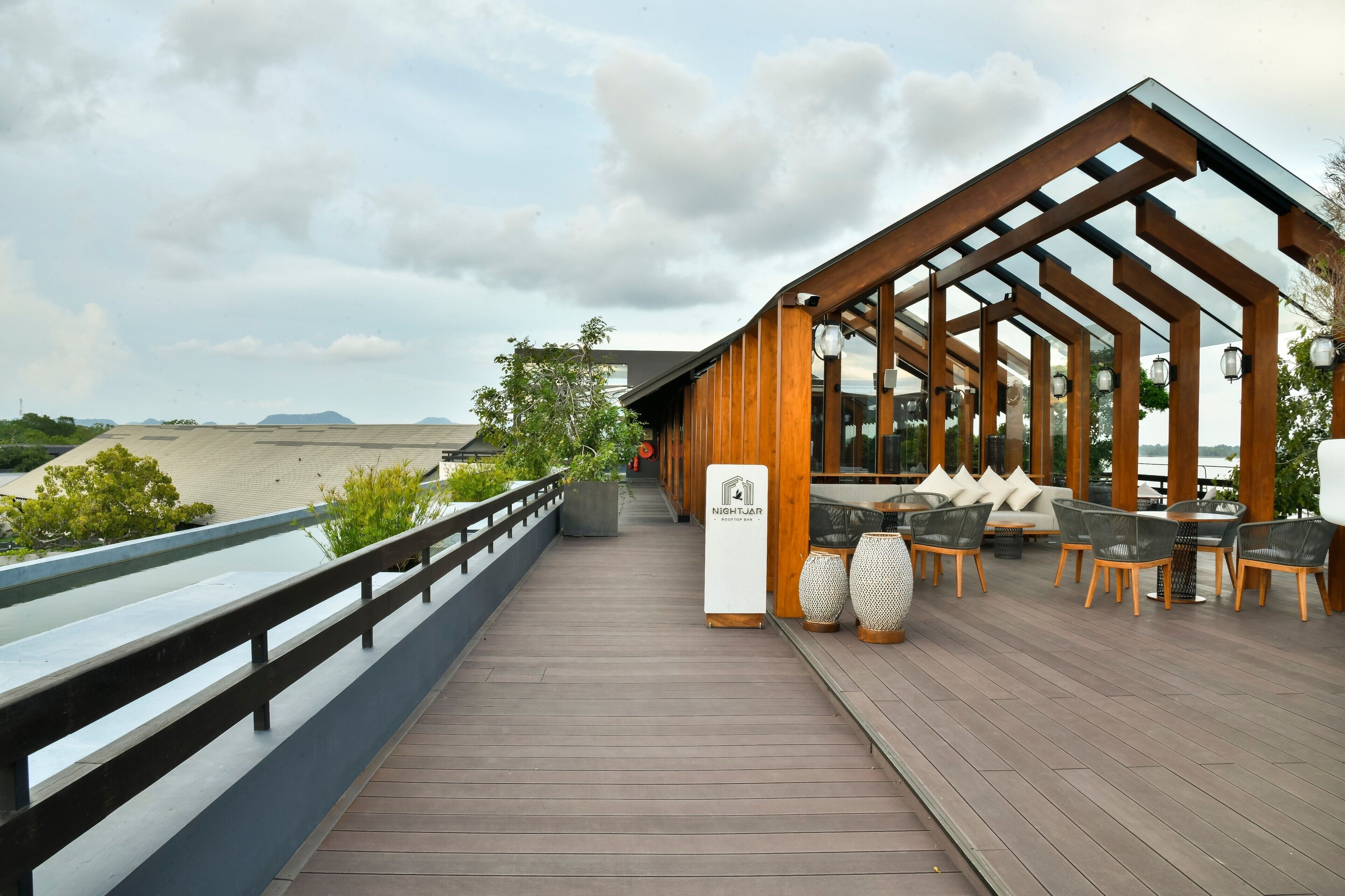 DoubleTree by Hilton Weerawila Rajawarna Resort