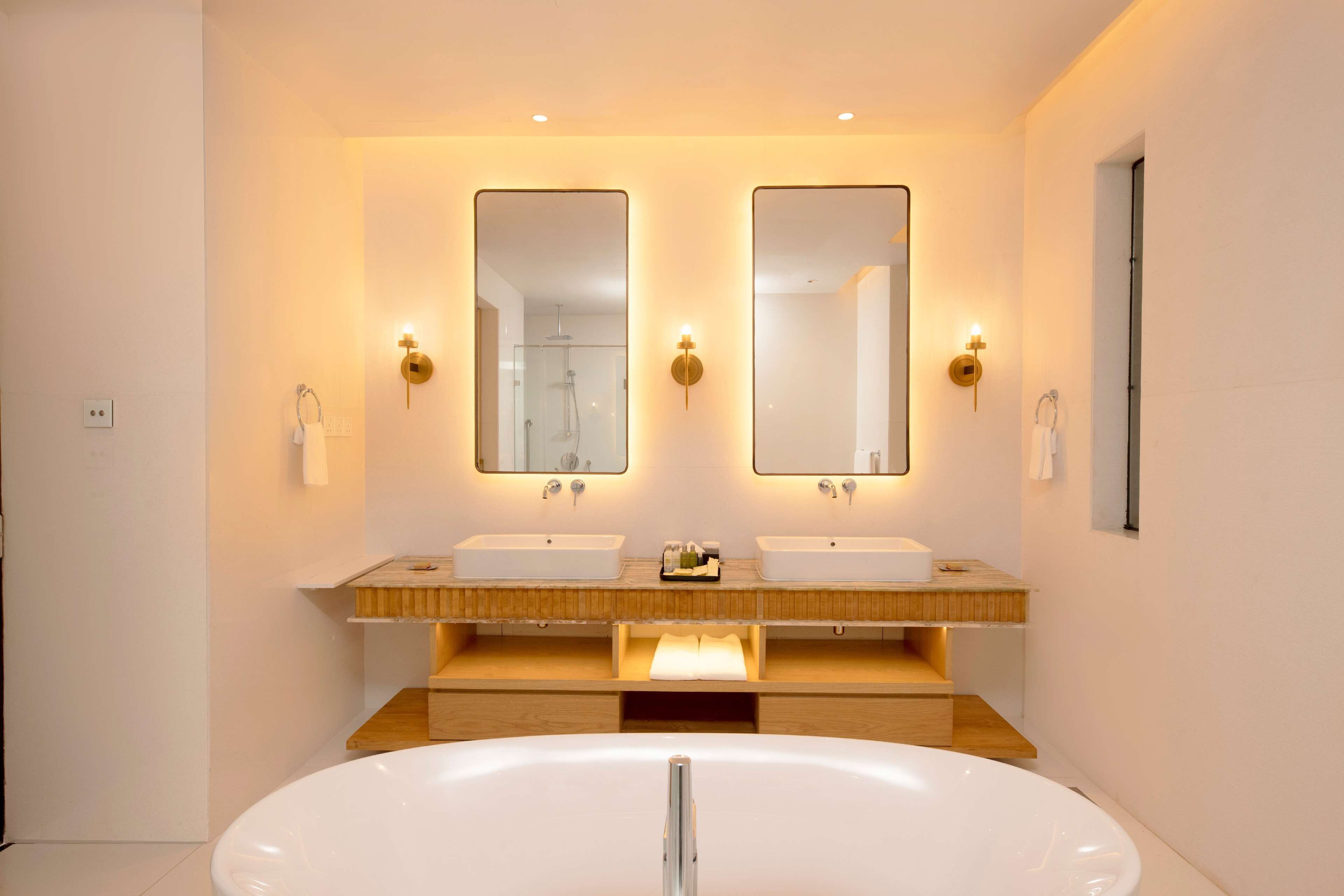 DoubleTree by Hilton Weerawila Rajawarna Resort