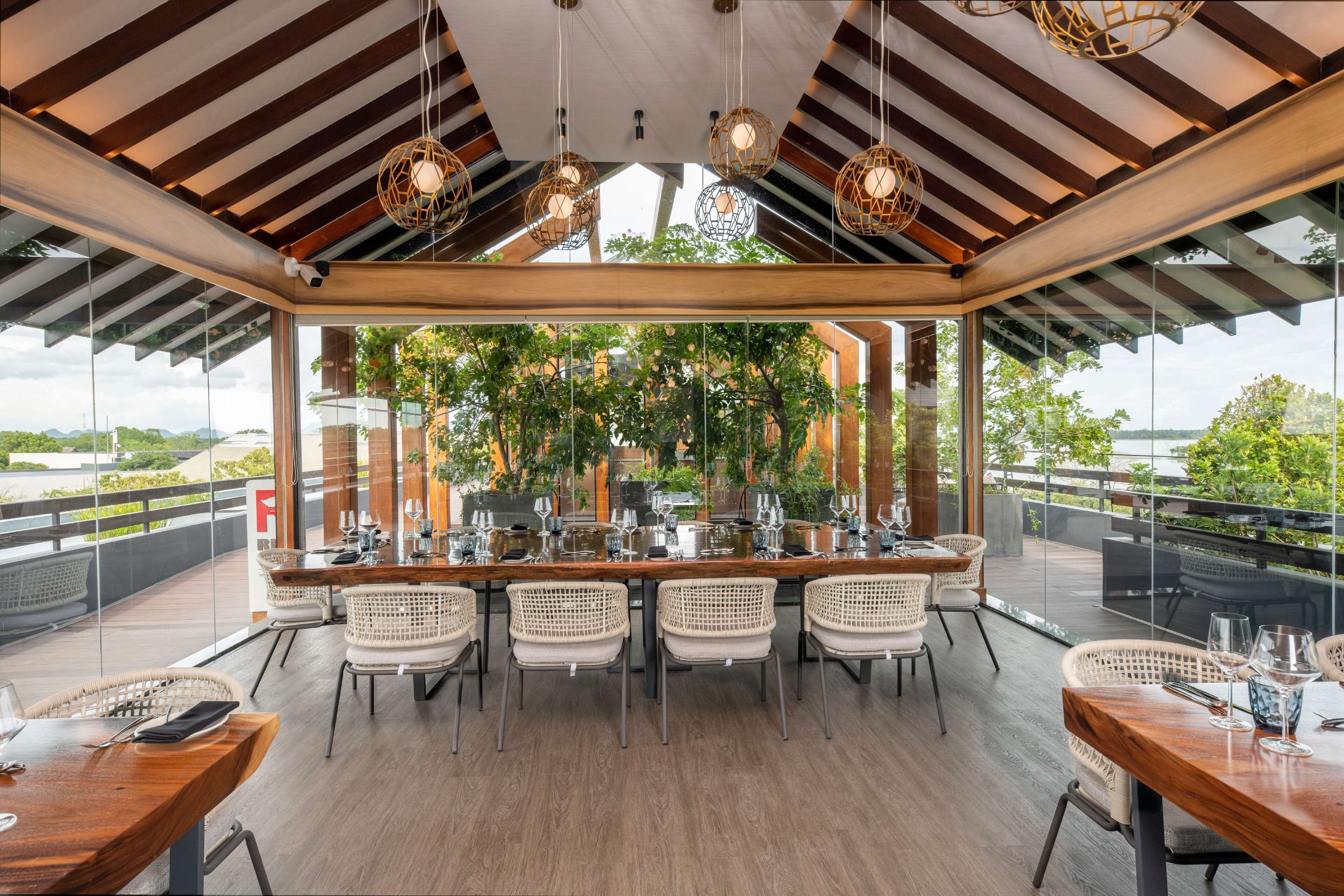 DoubleTree by Hilton Weerawila Rajawarna Resort