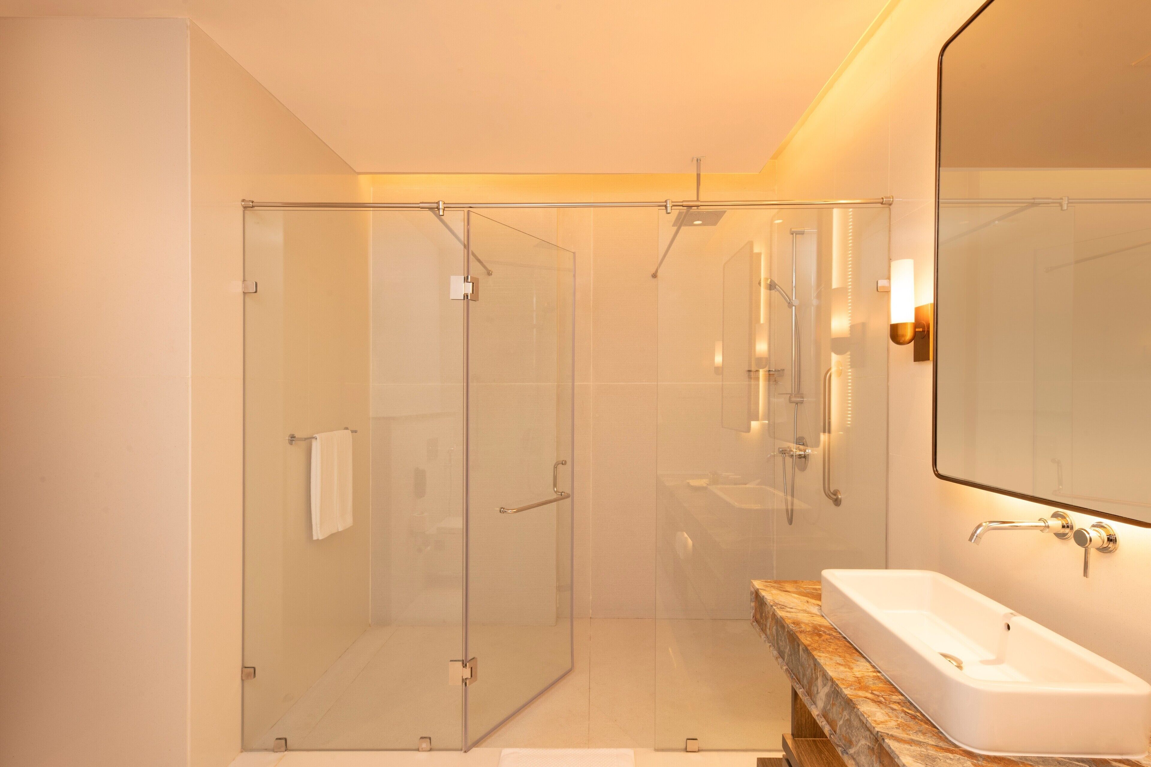 DoubleTree by Hilton Weerawila Rajawarna Resort