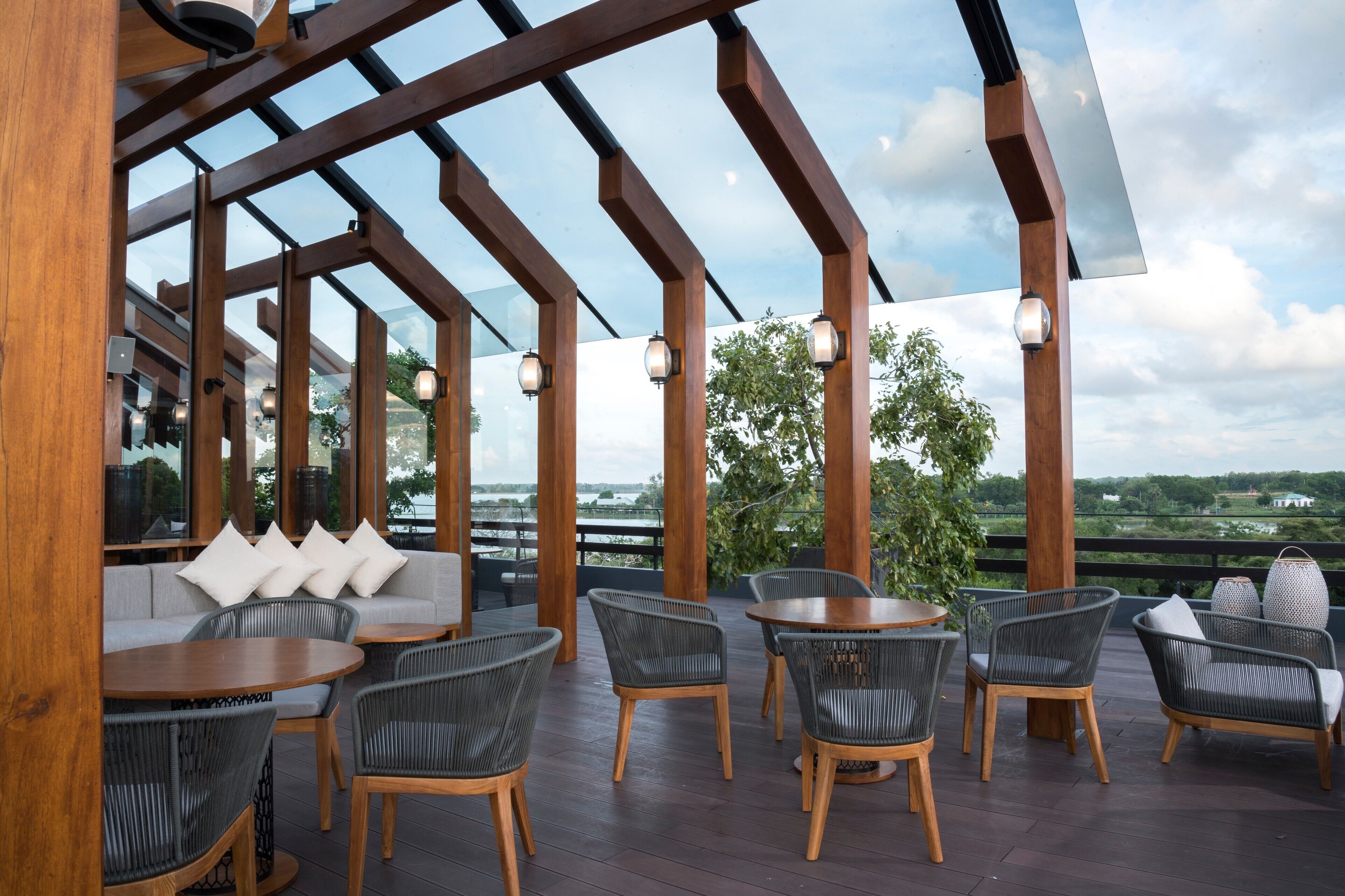 DoubleTree by Hilton Weerawila Rajawarna Resort