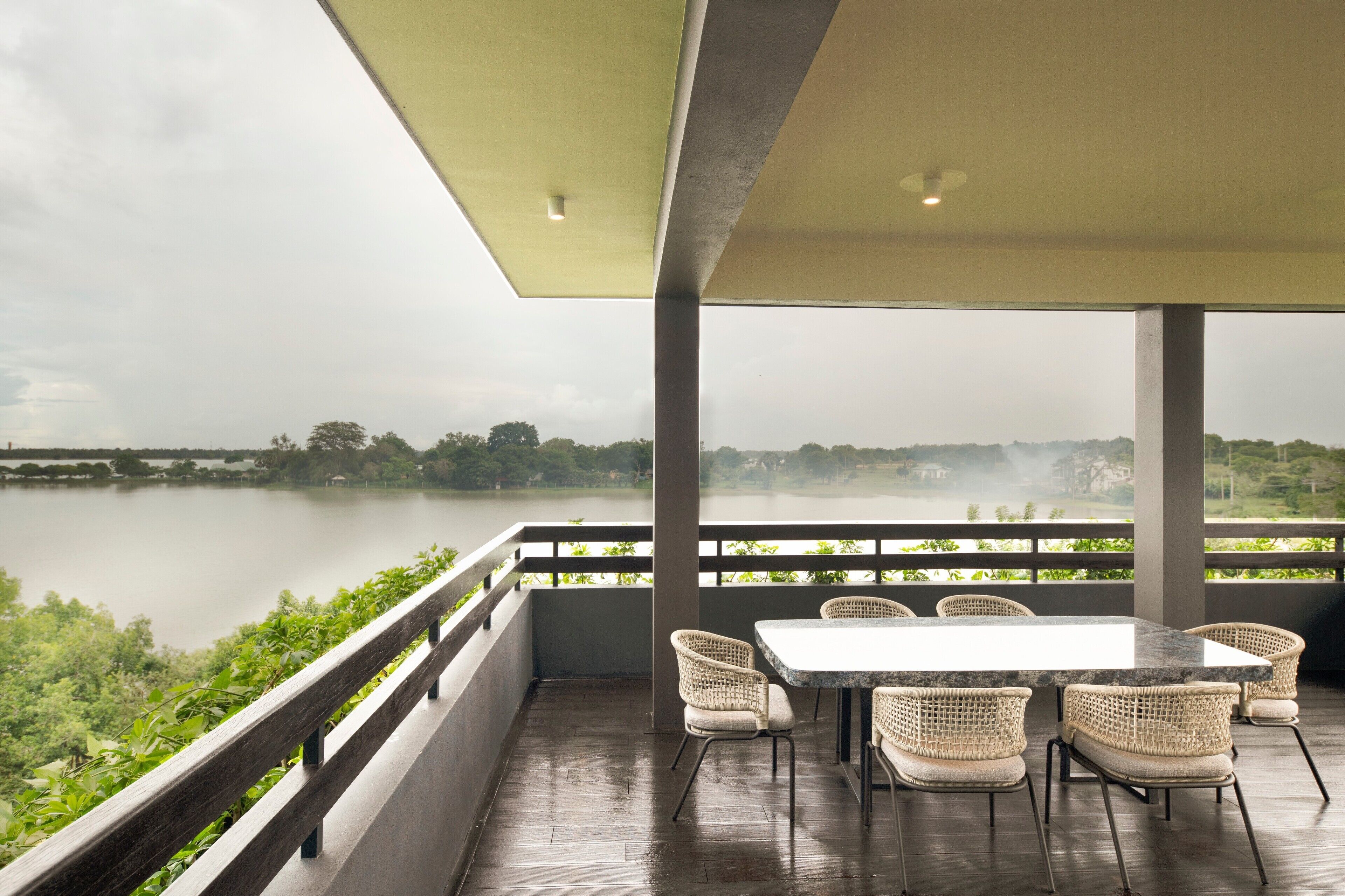 DoubleTree by Hilton Weerawila Rajawarna Resort