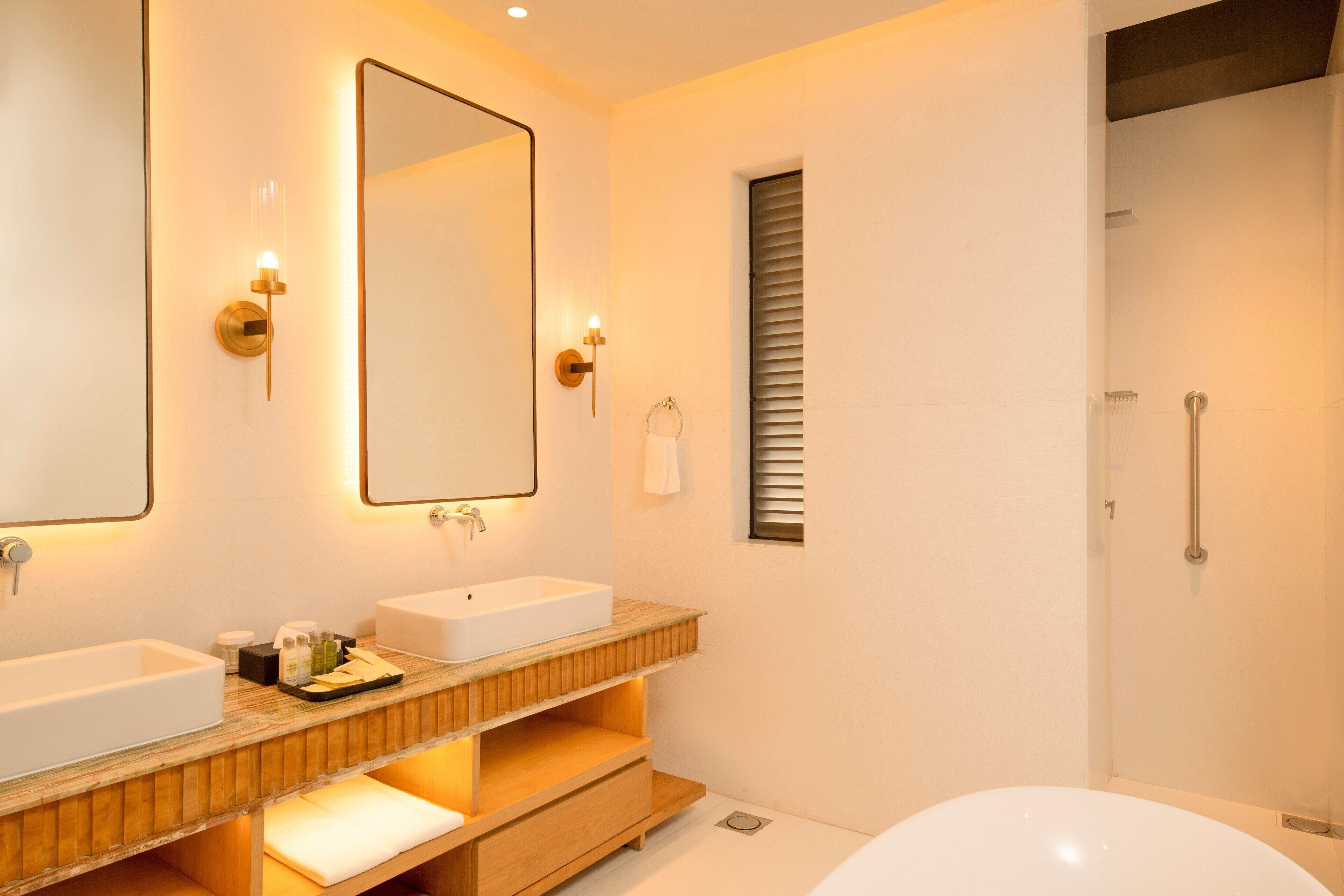 DoubleTree by Hilton Weerawila Rajawarna Resort