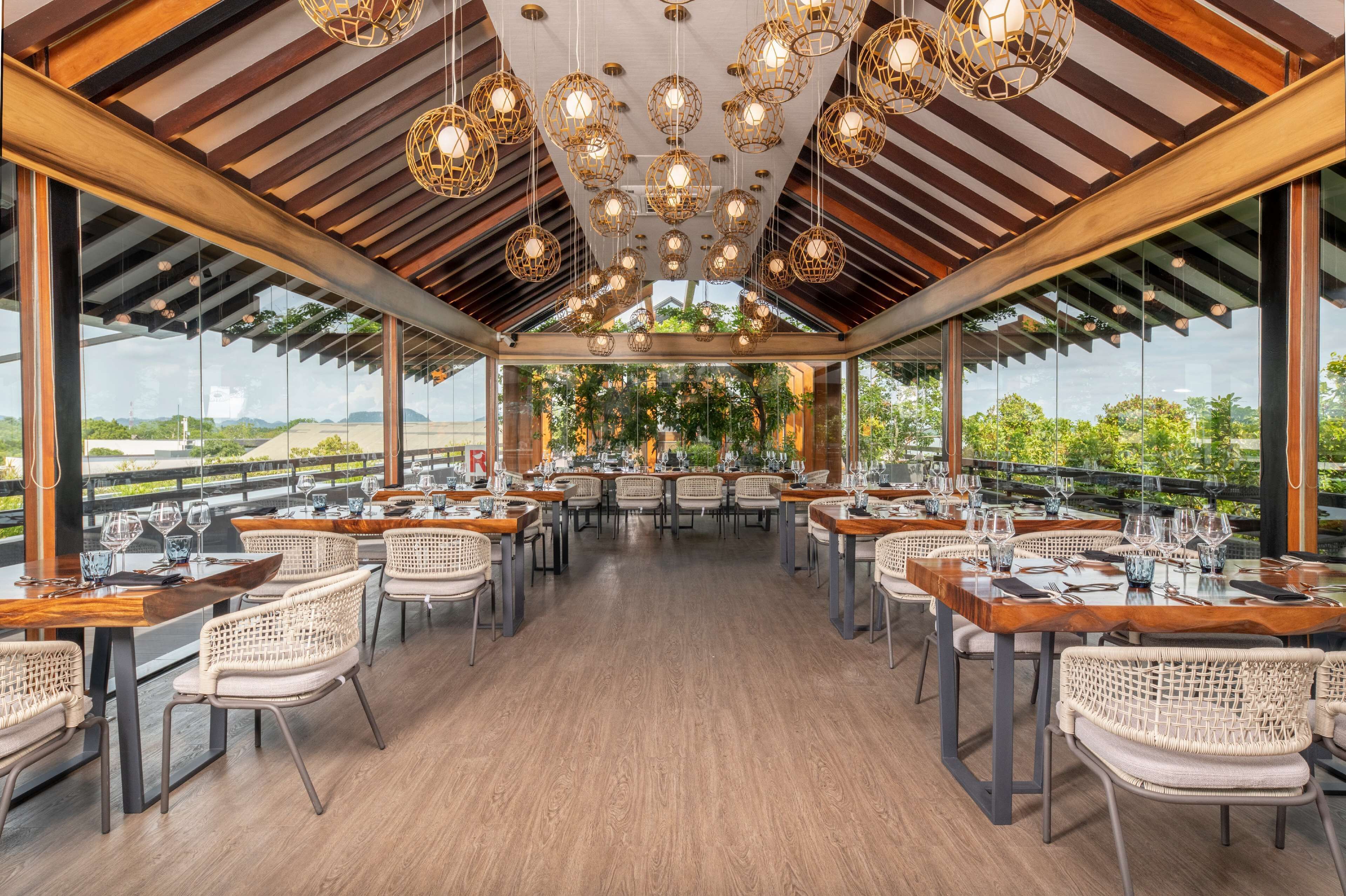 DoubleTree by Hilton Weerawila Rajawarna Resort