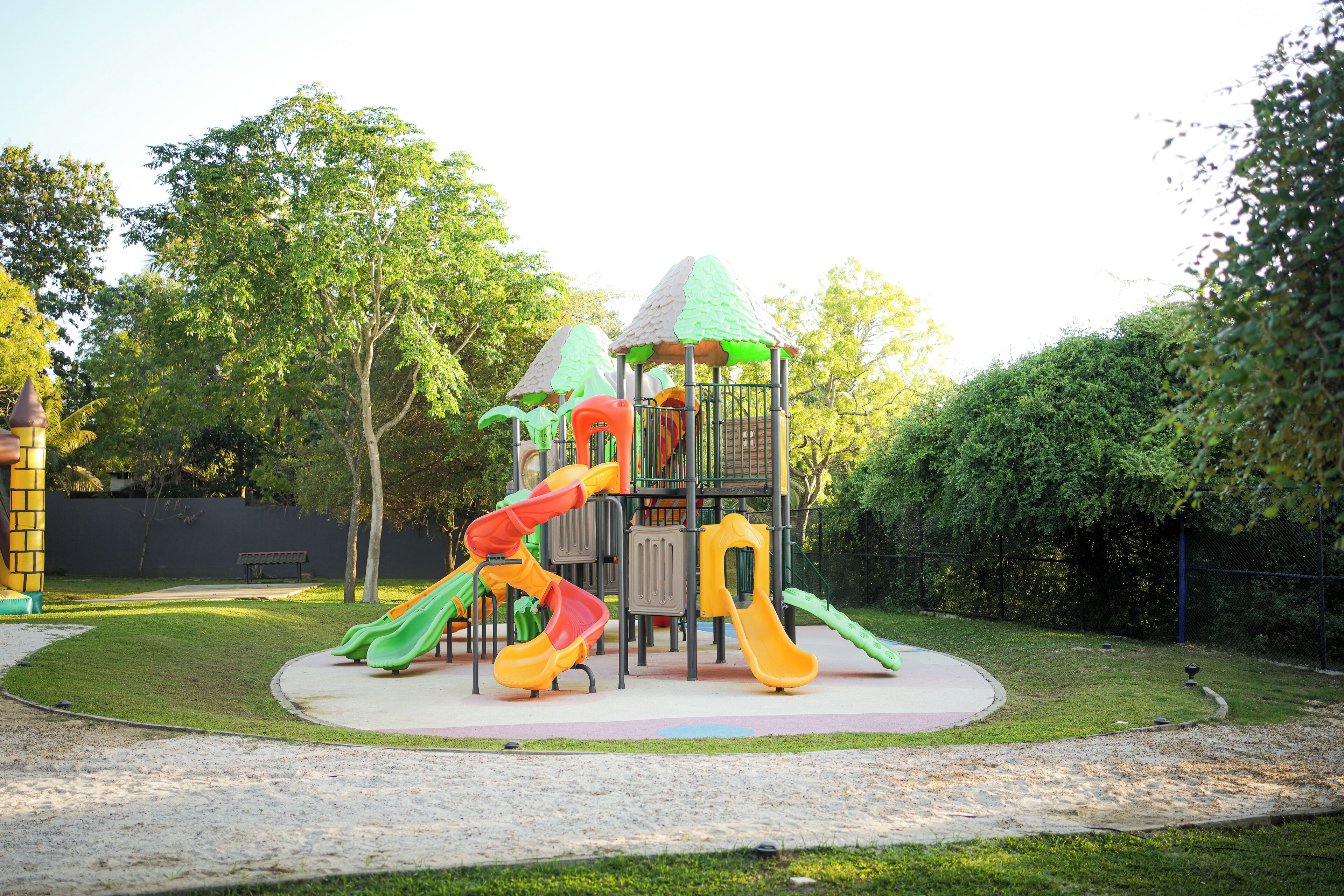 DoubleTree by Hilton Weerawila Rajawarna Resort