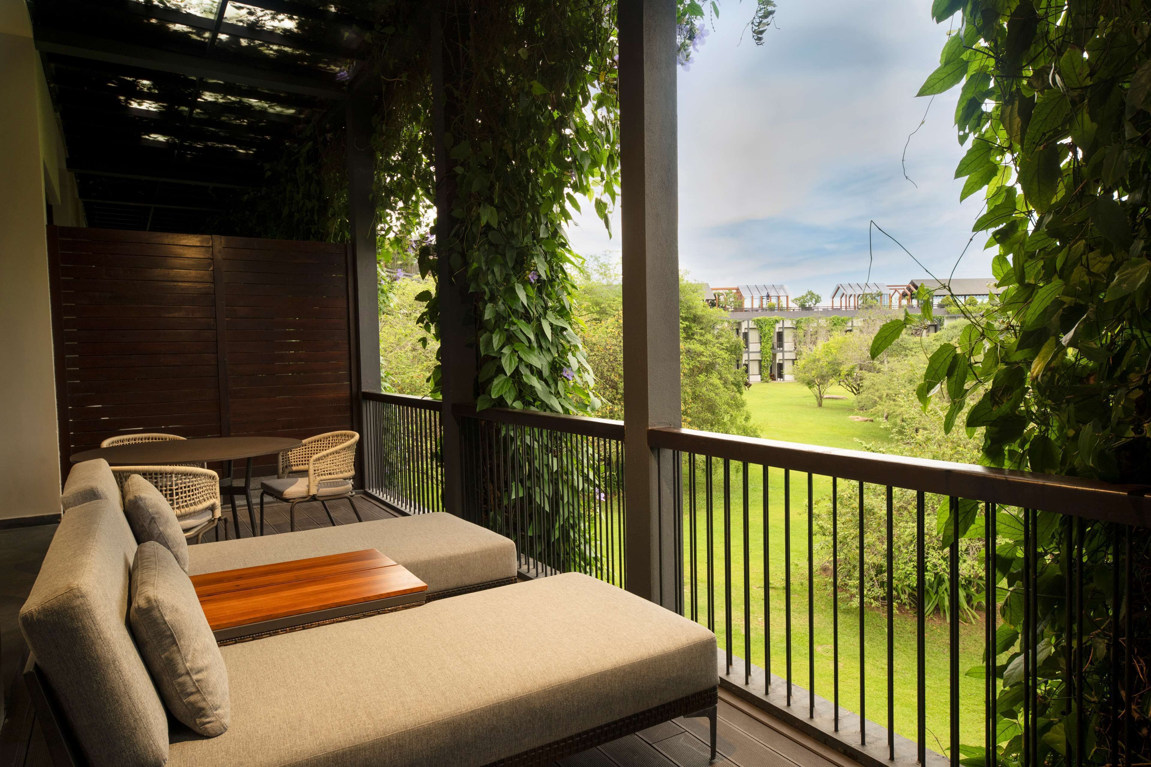 DoubleTree by Hilton Weerawila Rajawarna Resort