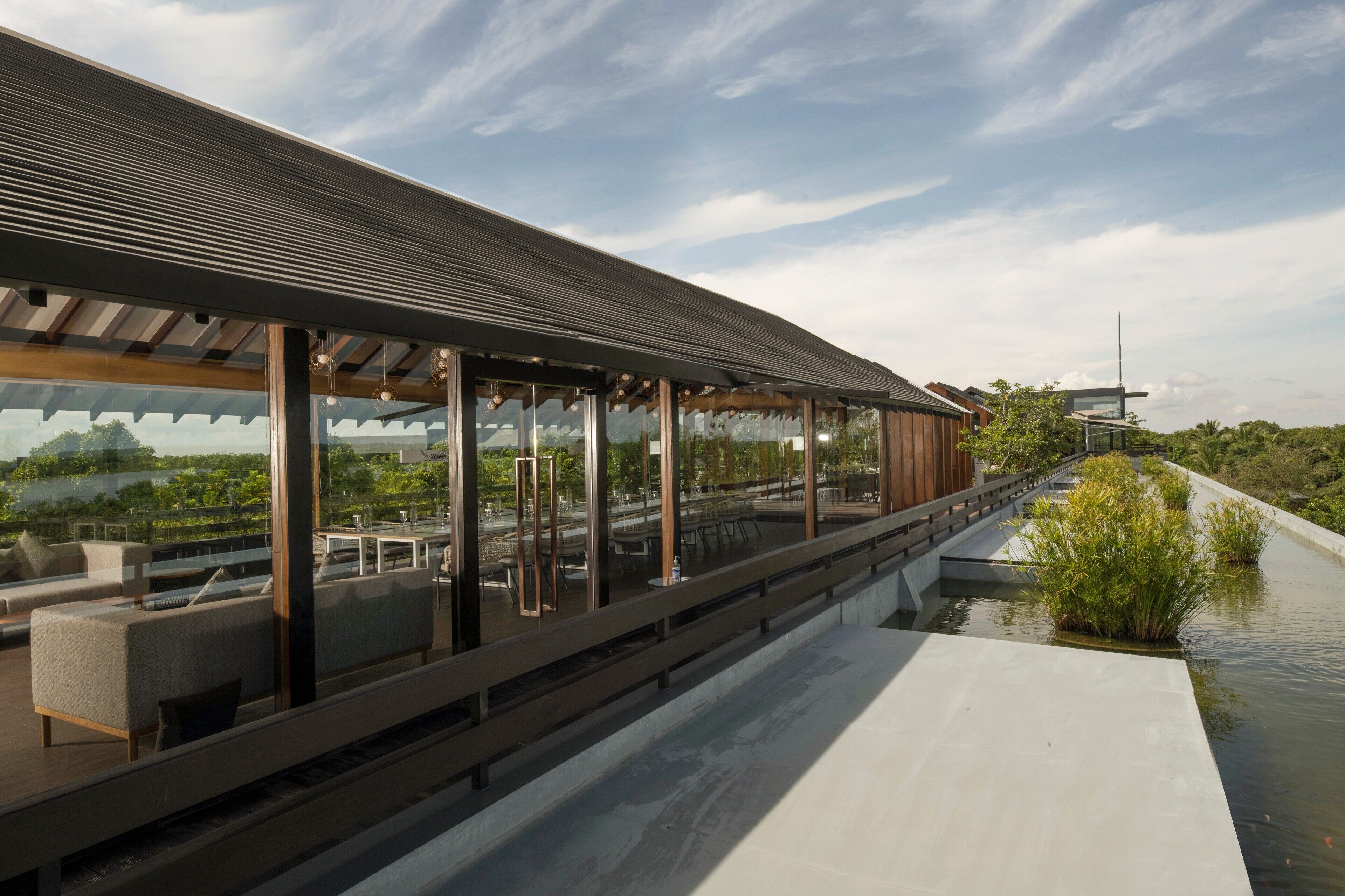 DoubleTree by Hilton Weerawila Rajawarna Resort