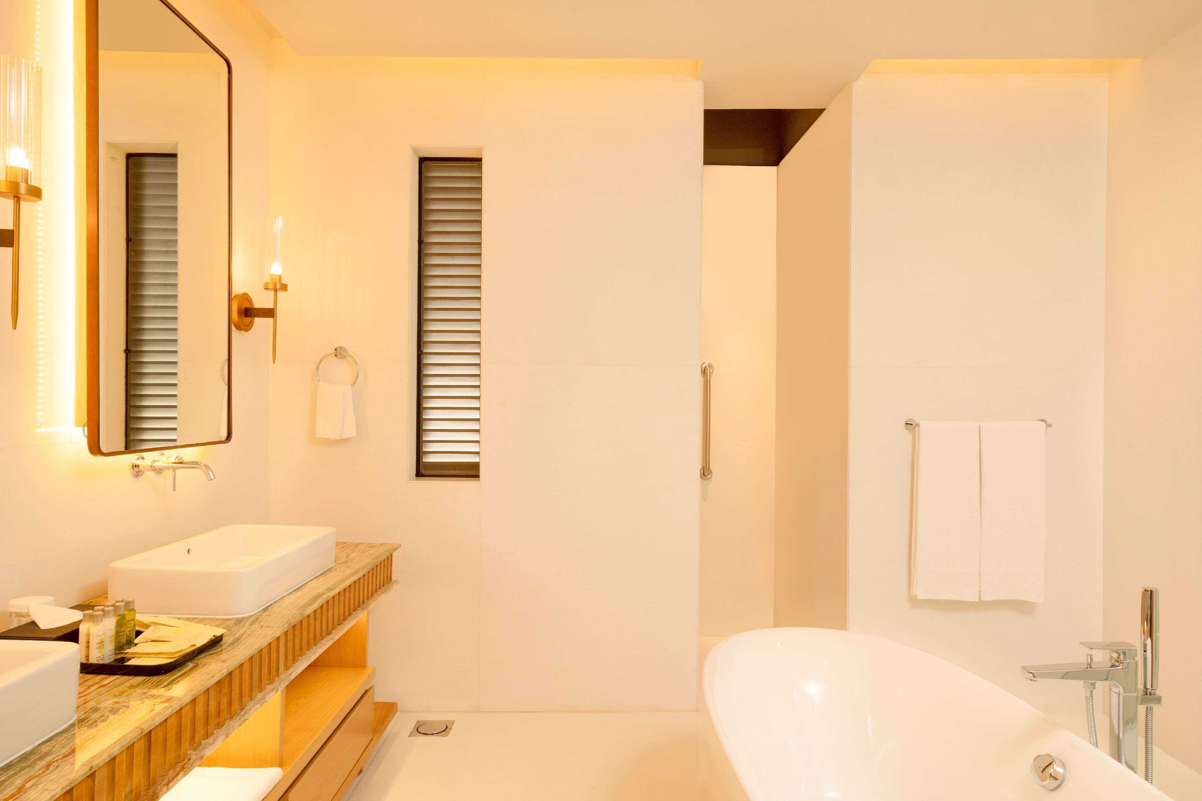 DoubleTree by Hilton Weerawila Rajawarna Resort