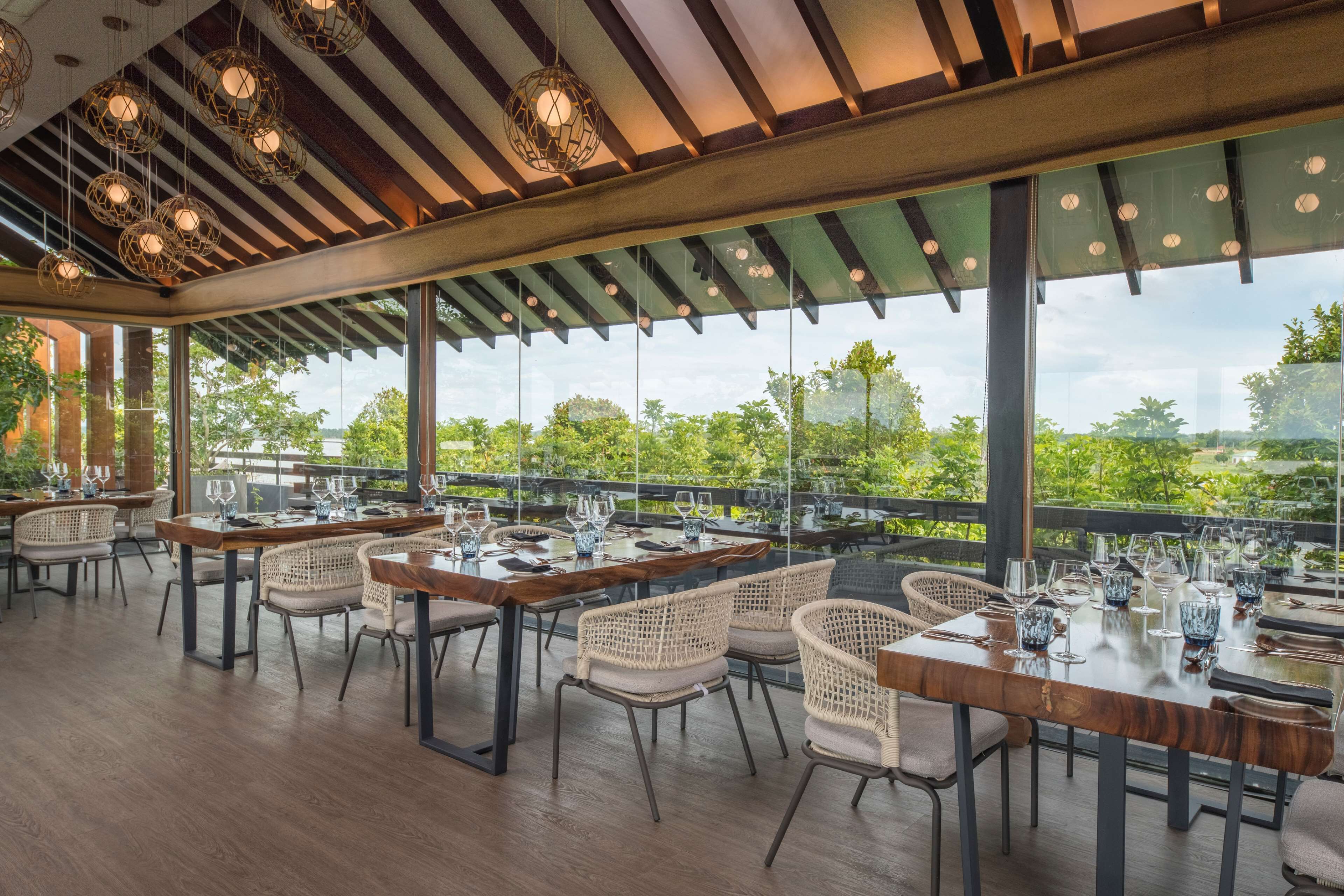 DoubleTree by Hilton Weerawila Rajawarna Resort