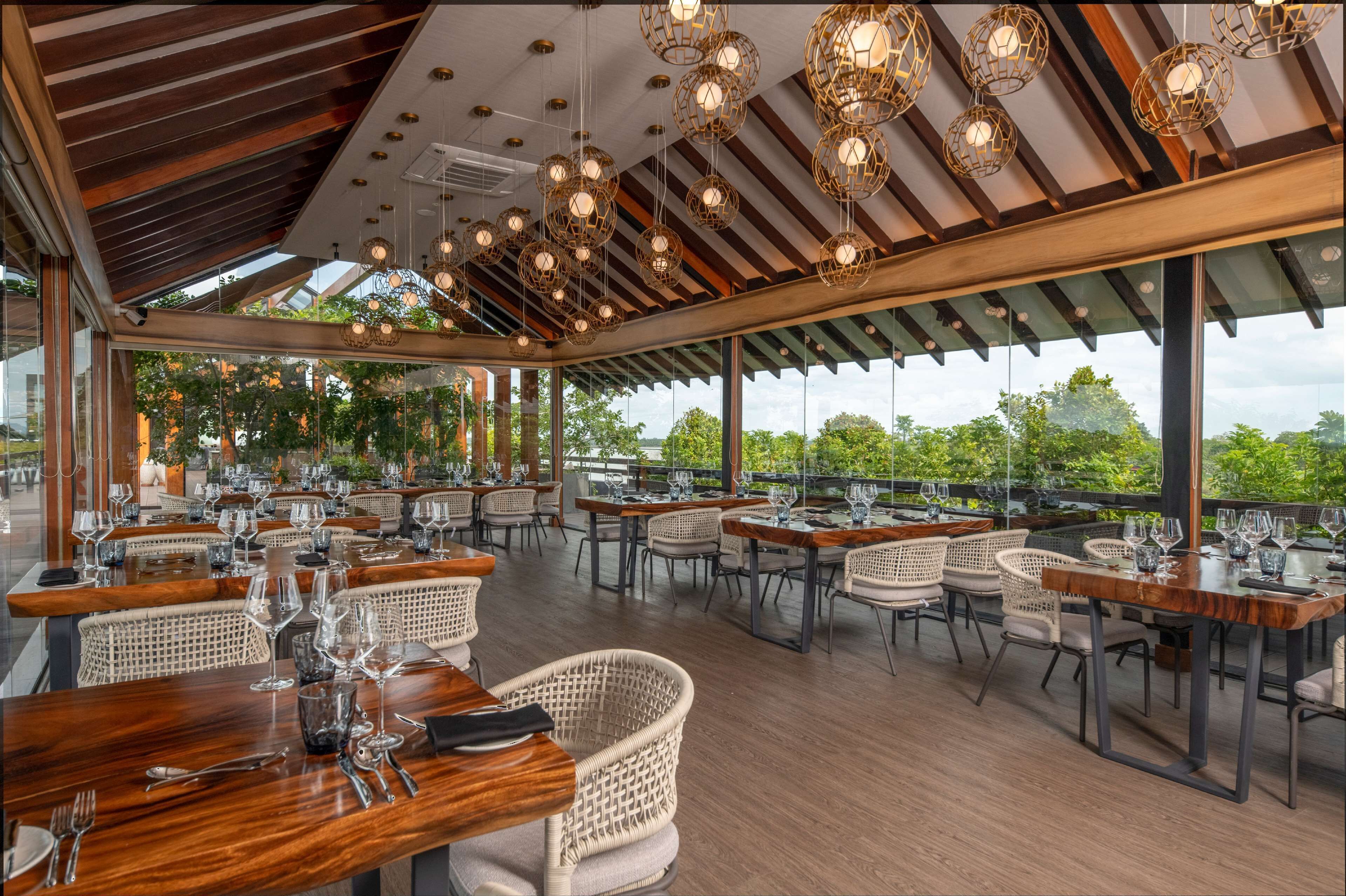 DoubleTree by Hilton Weerawila Rajawarna Resort