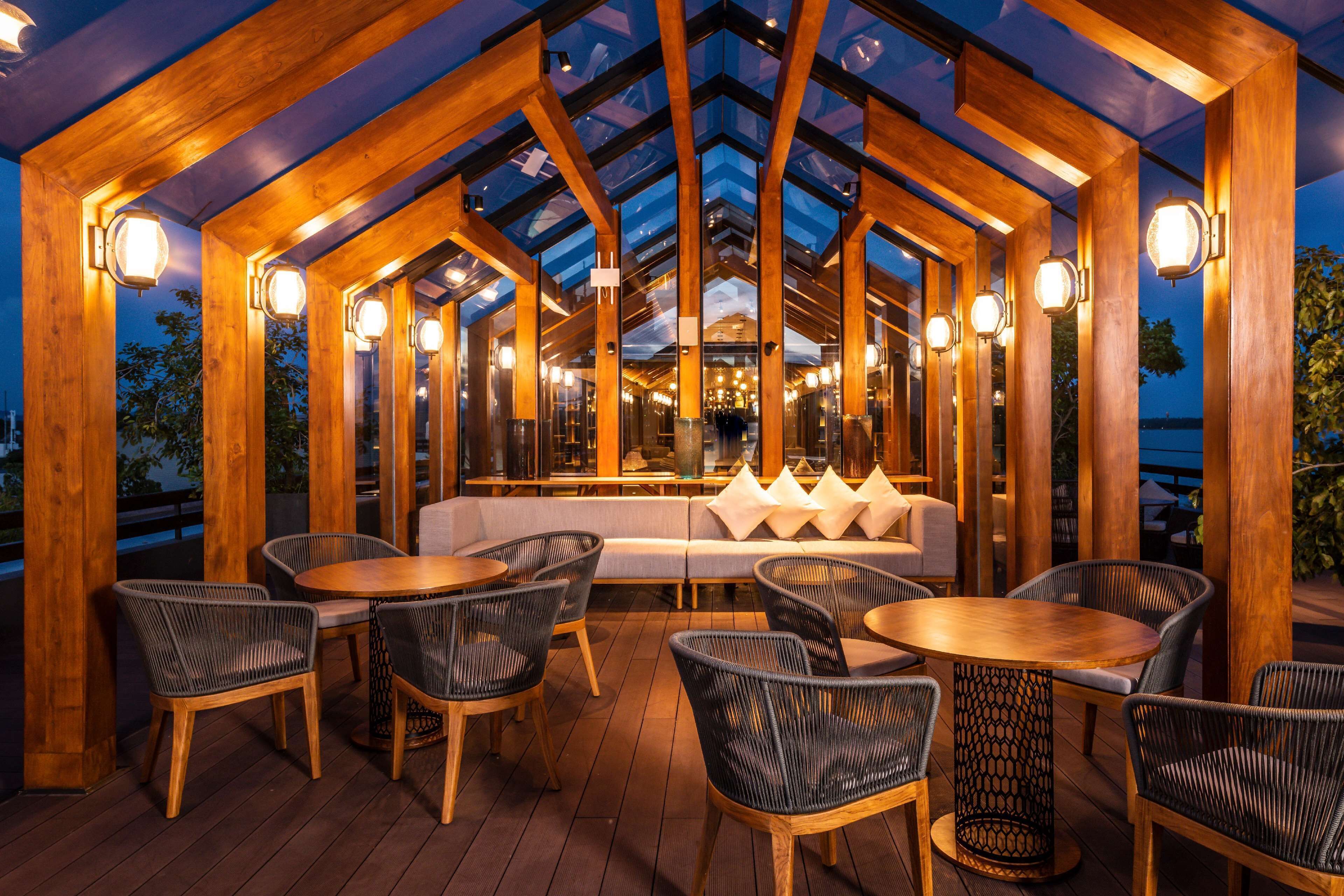 DoubleTree by Hilton Weerawila Rajawarna Resort