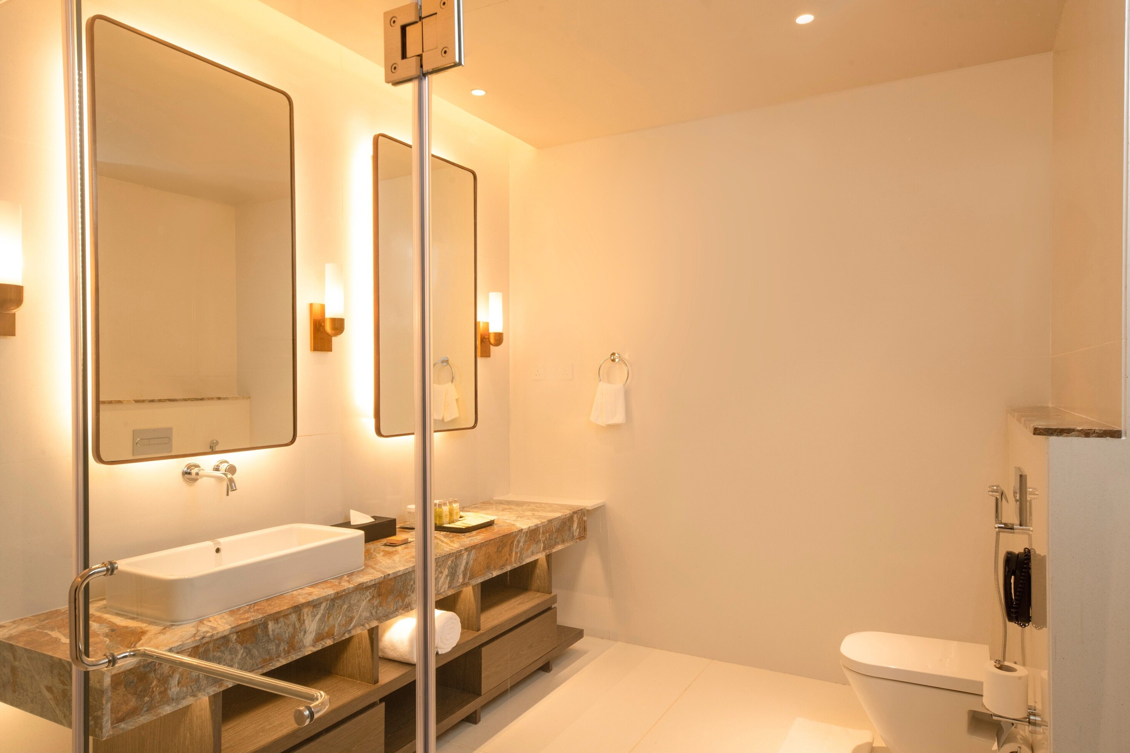 DoubleTree by Hilton Weerawila Rajawarna Resort