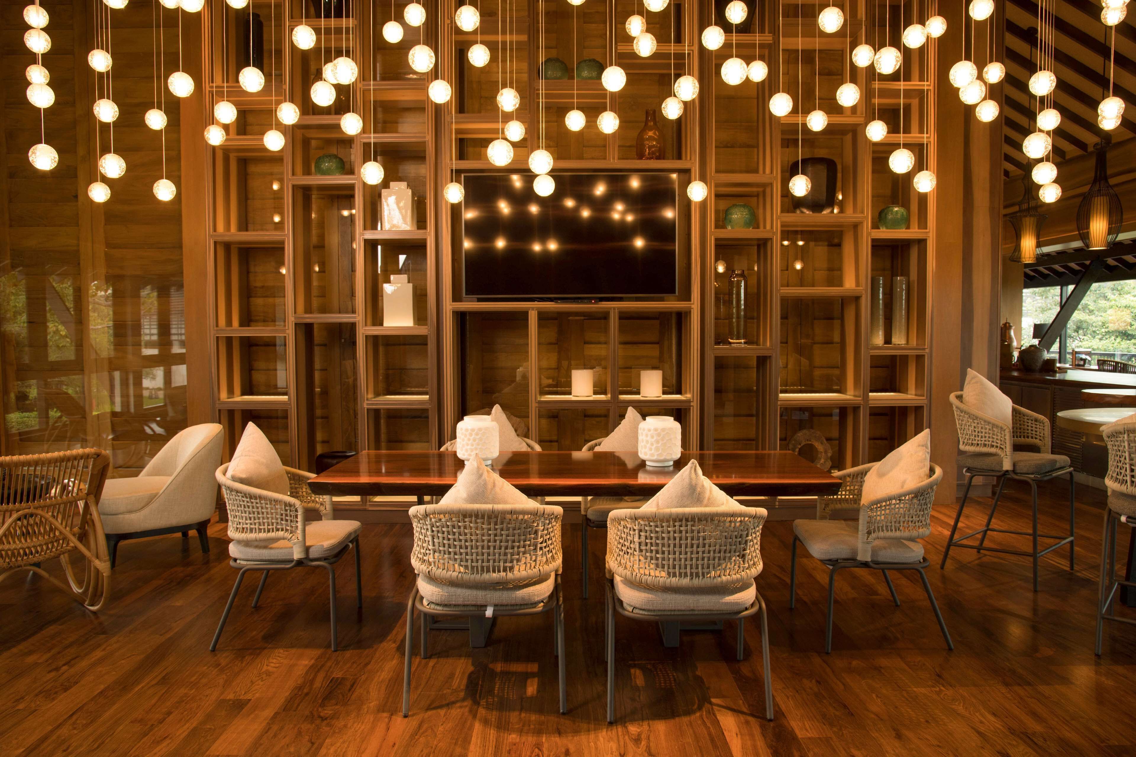 DoubleTree by Hilton Weerawila Rajawarna Resort