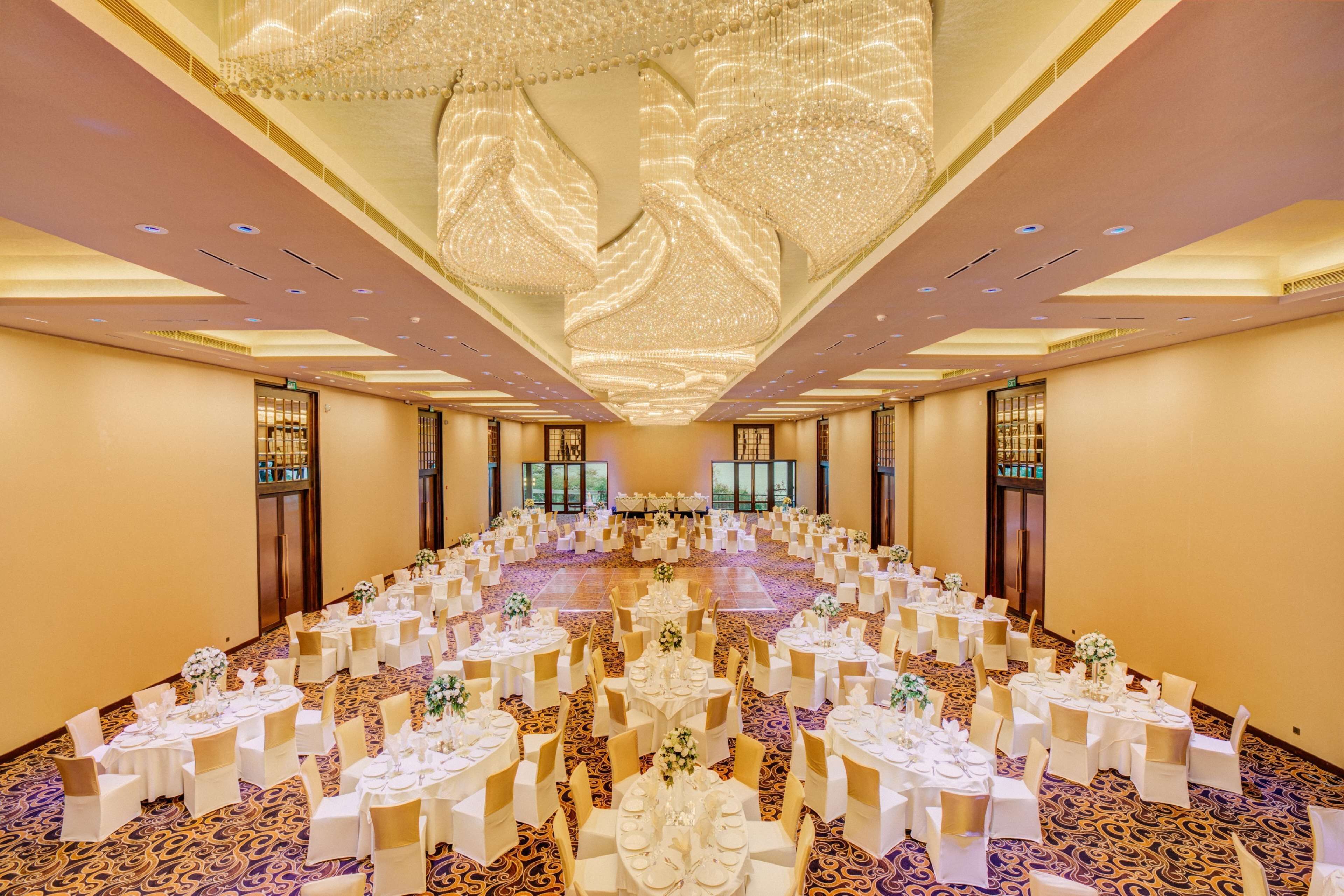 DoubleTree by Hilton Weerawila Rajawarna Resort