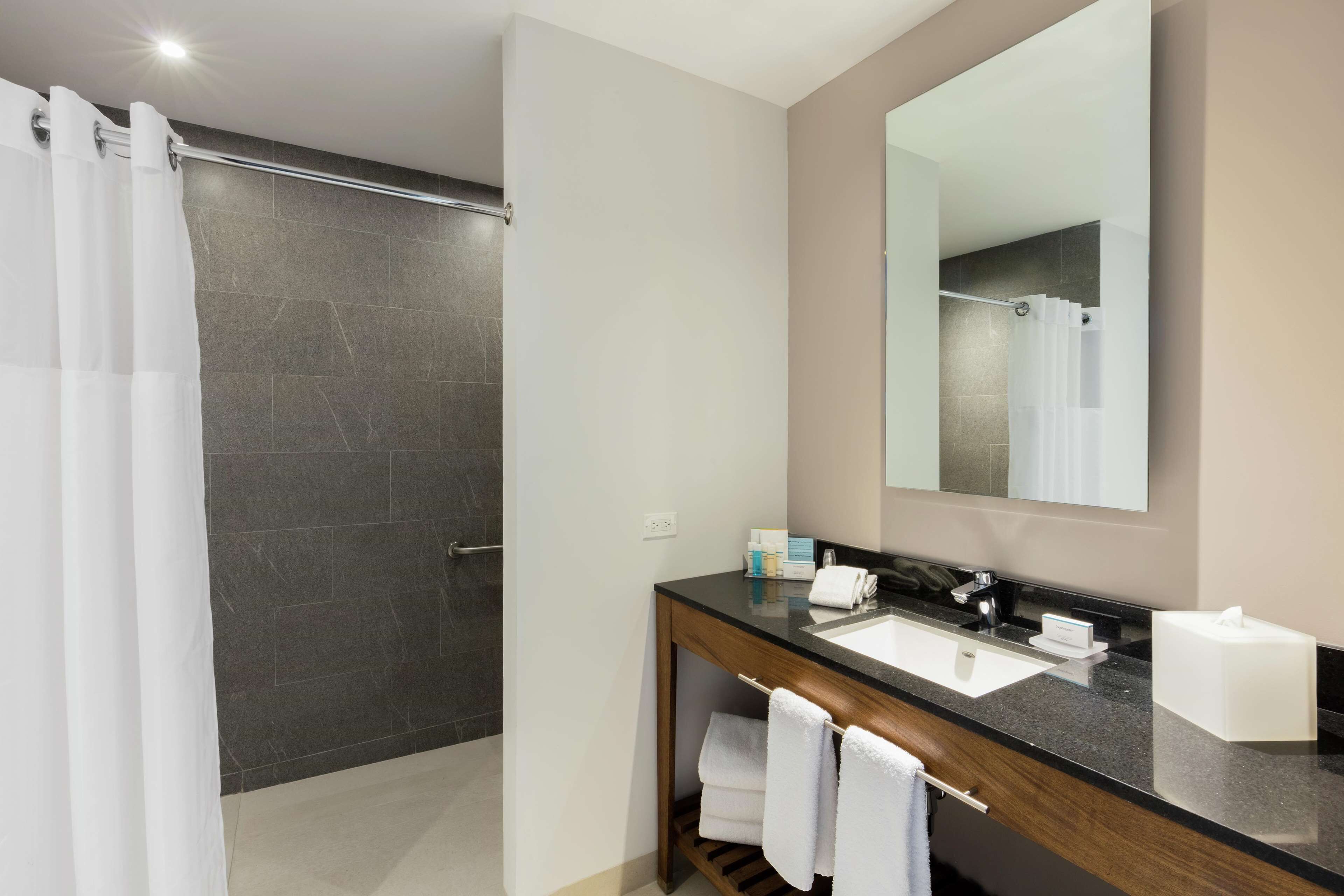Hampton Inn by Hilton Cancun Cumbres Hampton Inn by Hilton Cancun Cumbres