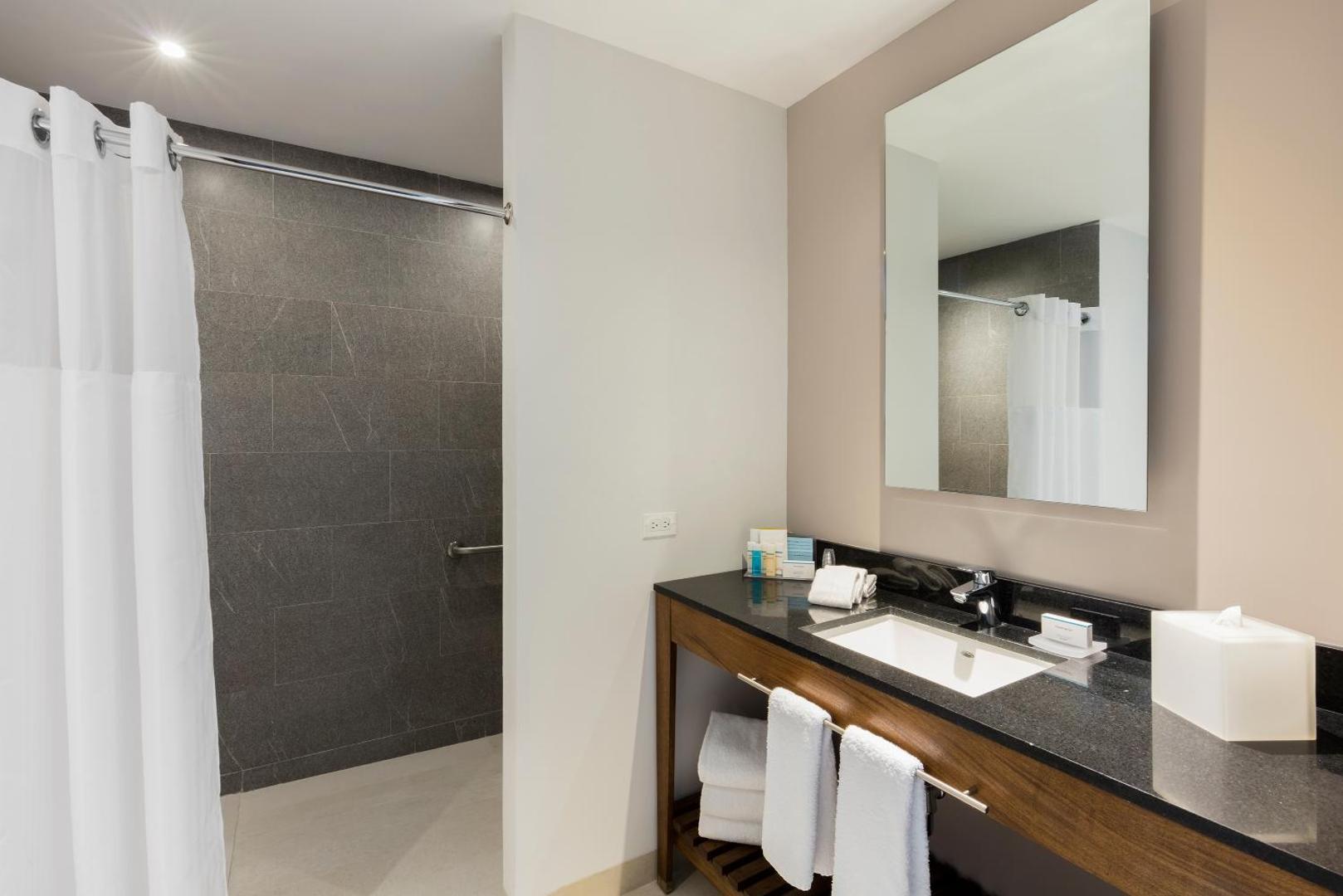 Hampton Inn by Hilton Cancun Cumbres Hampton Inn by Hilton Cancun Cumbres