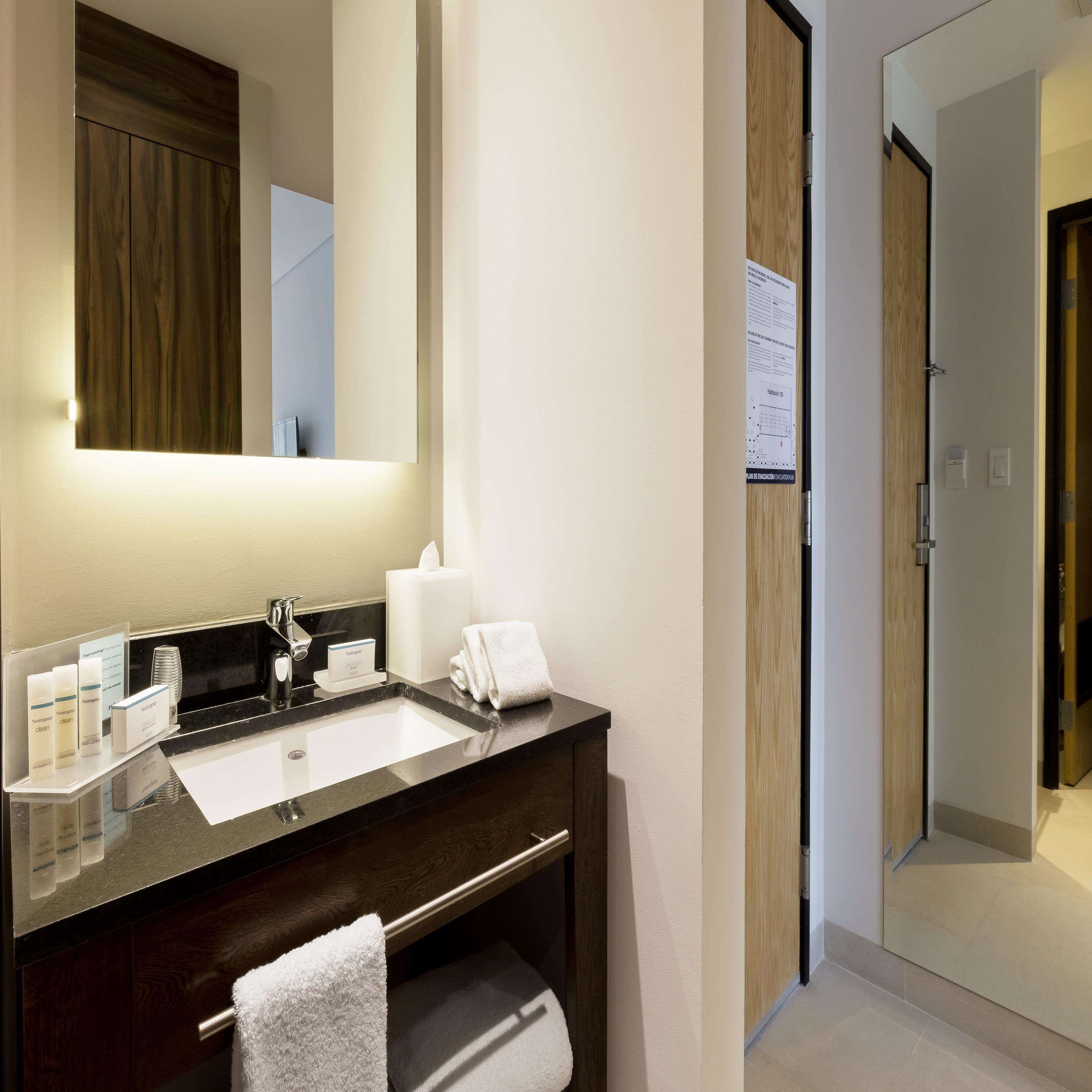 Hampton Inn by Hilton Cancun Cumbres Hampton Inn by Hilton Cancun Cumbres