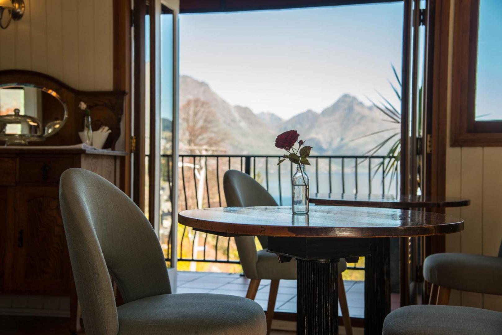 Queenstown House Boutique Bed & Breakfast & Apartments Queenstown House Boutique Bed & Breakfast & Apartments