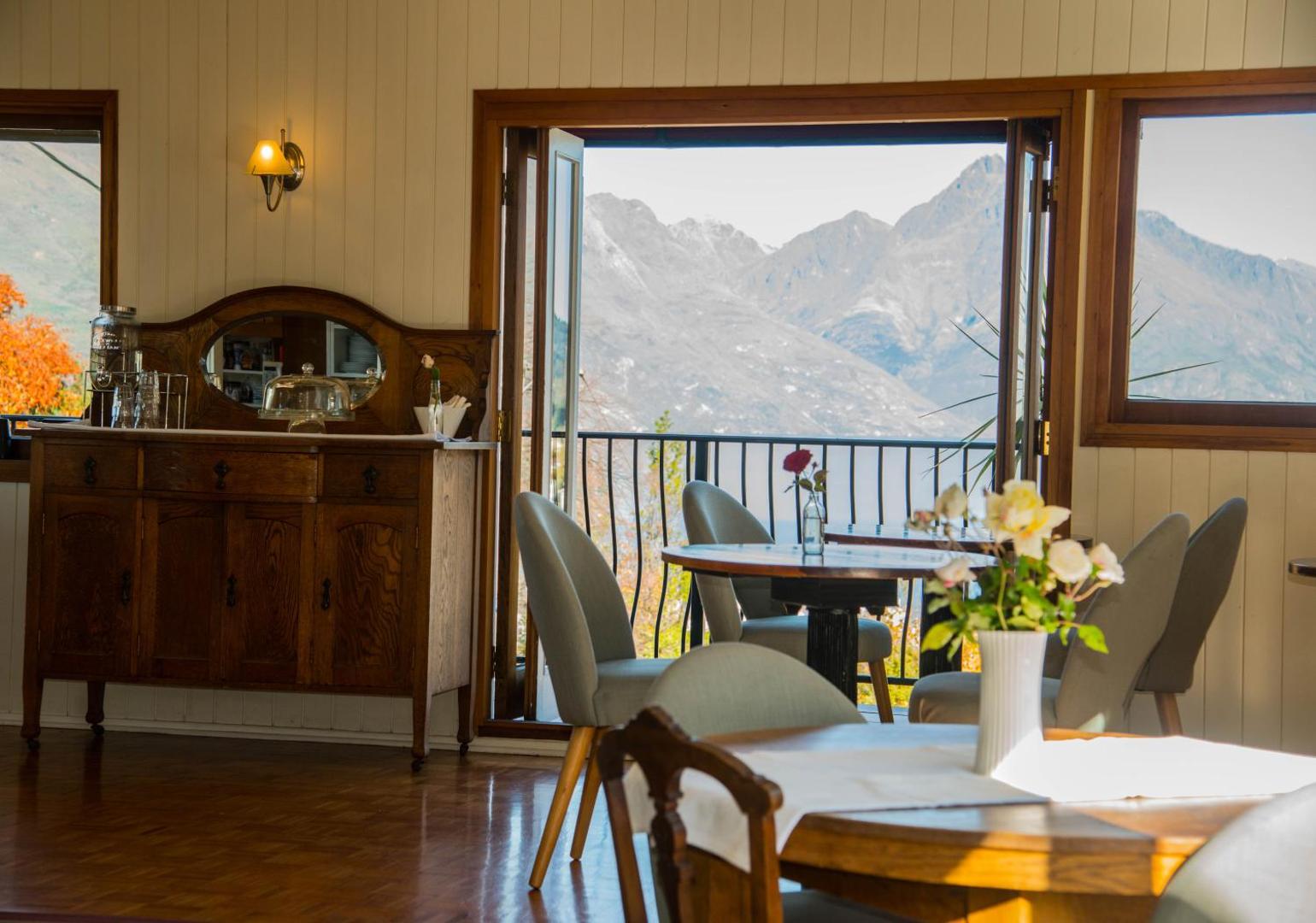 Queenstown House Boutique Bed & Breakfast & Apartments Queenstown House Boutique Bed & Breakfast & Apartments