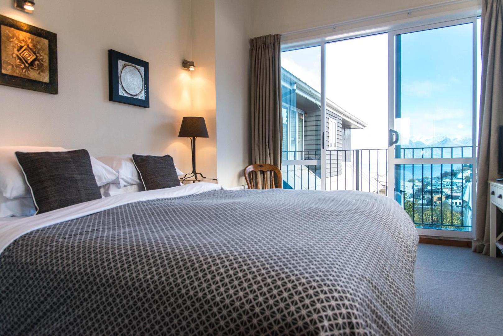 Queenstown House Boutique Bed & Breakfast & Apartments Queenstown House Boutique Bed & Breakfast & Apartments
