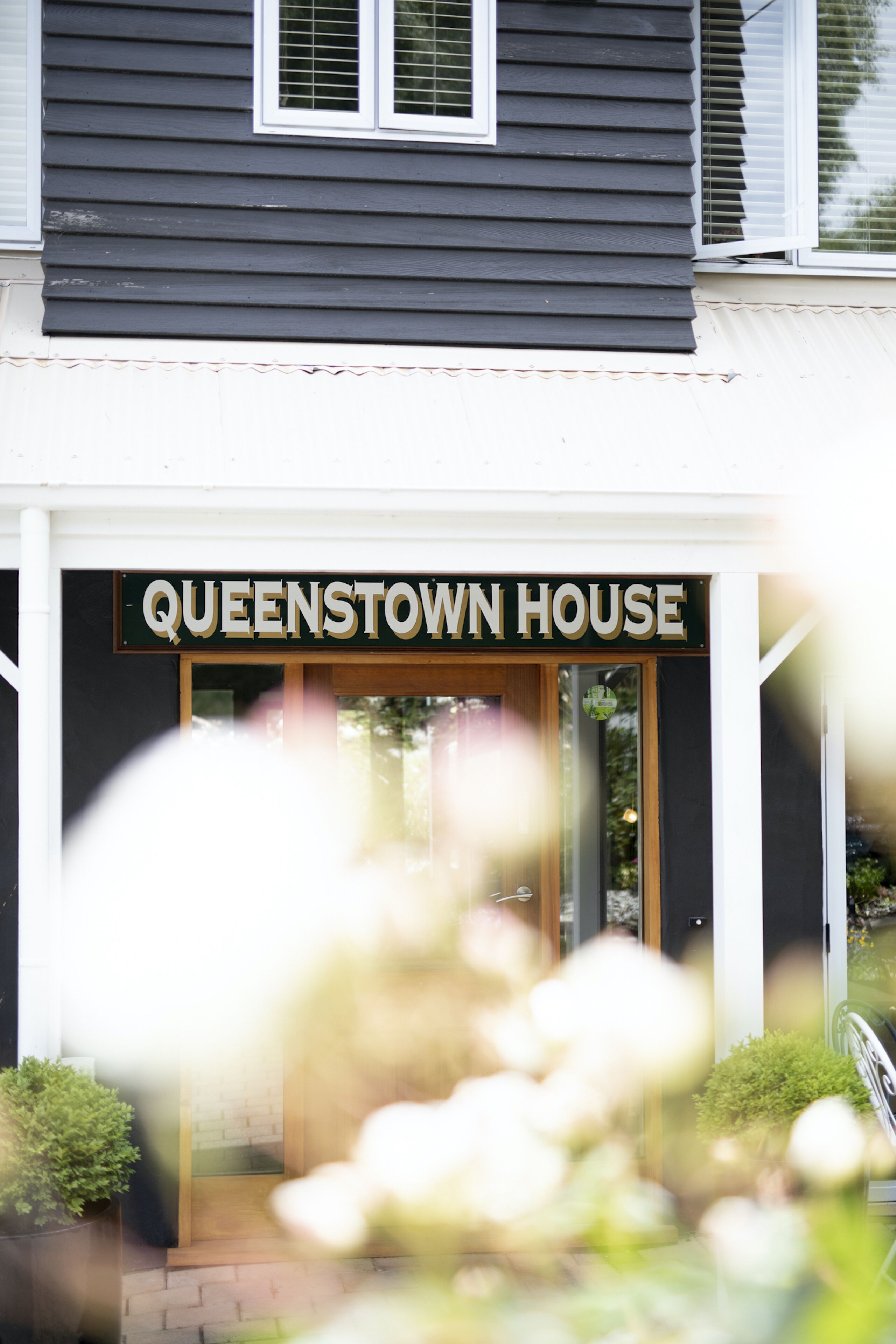 Queenstown House Boutique Bed & Breakfast & Apartments Queenstown House Boutique Bed & Breakfast & Apartments