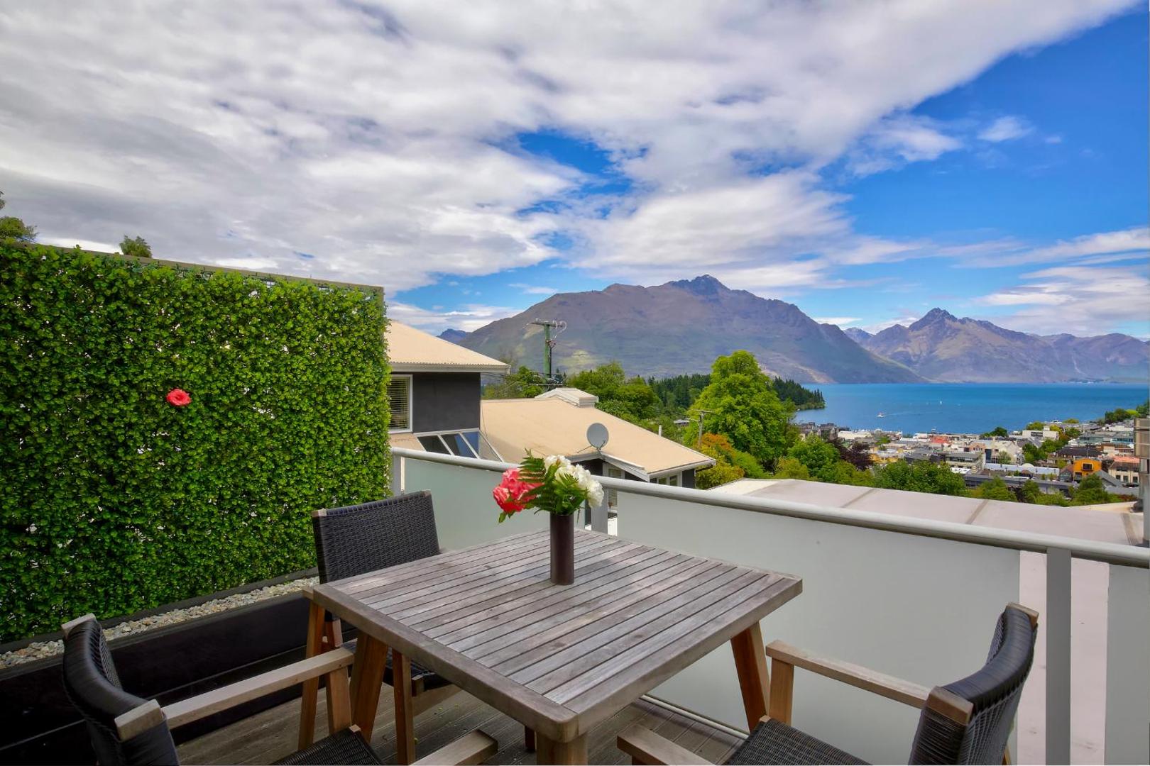 Queenstown House Boutique Bed & Breakfast & Apartments Queenstown House Boutique Bed & Breakfast & Apartments