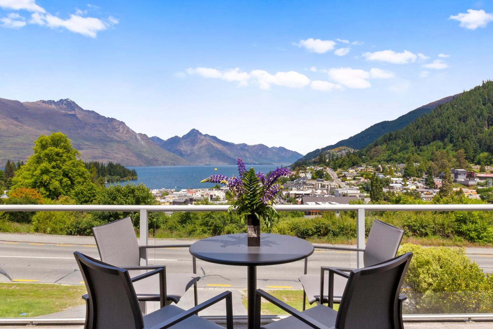Queenstown House Boutique Bed & Breakfast & Apartments Queenstown House Boutique Bed & Breakfast & Apartments