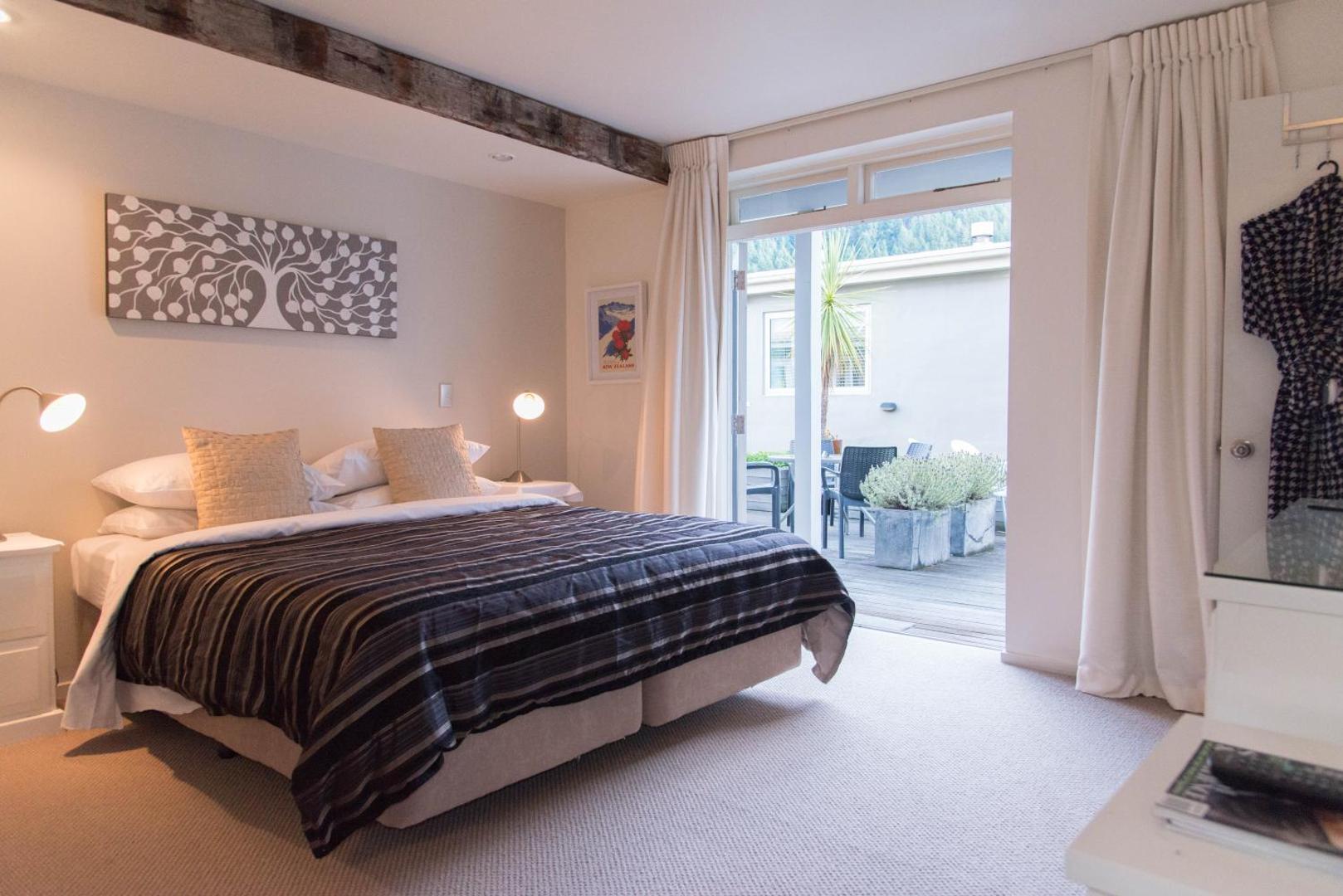 Queenstown House Boutique Bed & Breakfast & Apartments Queenstown House Boutique Bed & Breakfast & Apartments