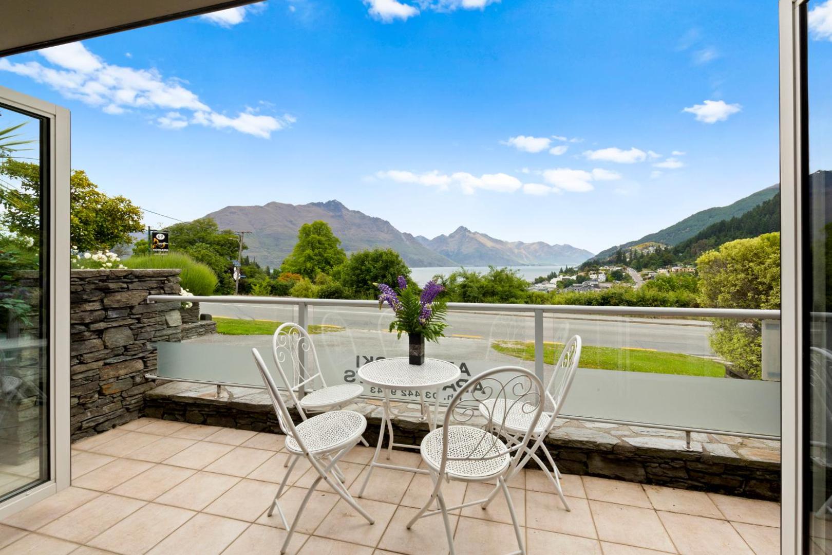 Queenstown House Boutique Bed & Breakfast & Apartments Queenstown House Boutique Bed & Breakfast & Apartments
