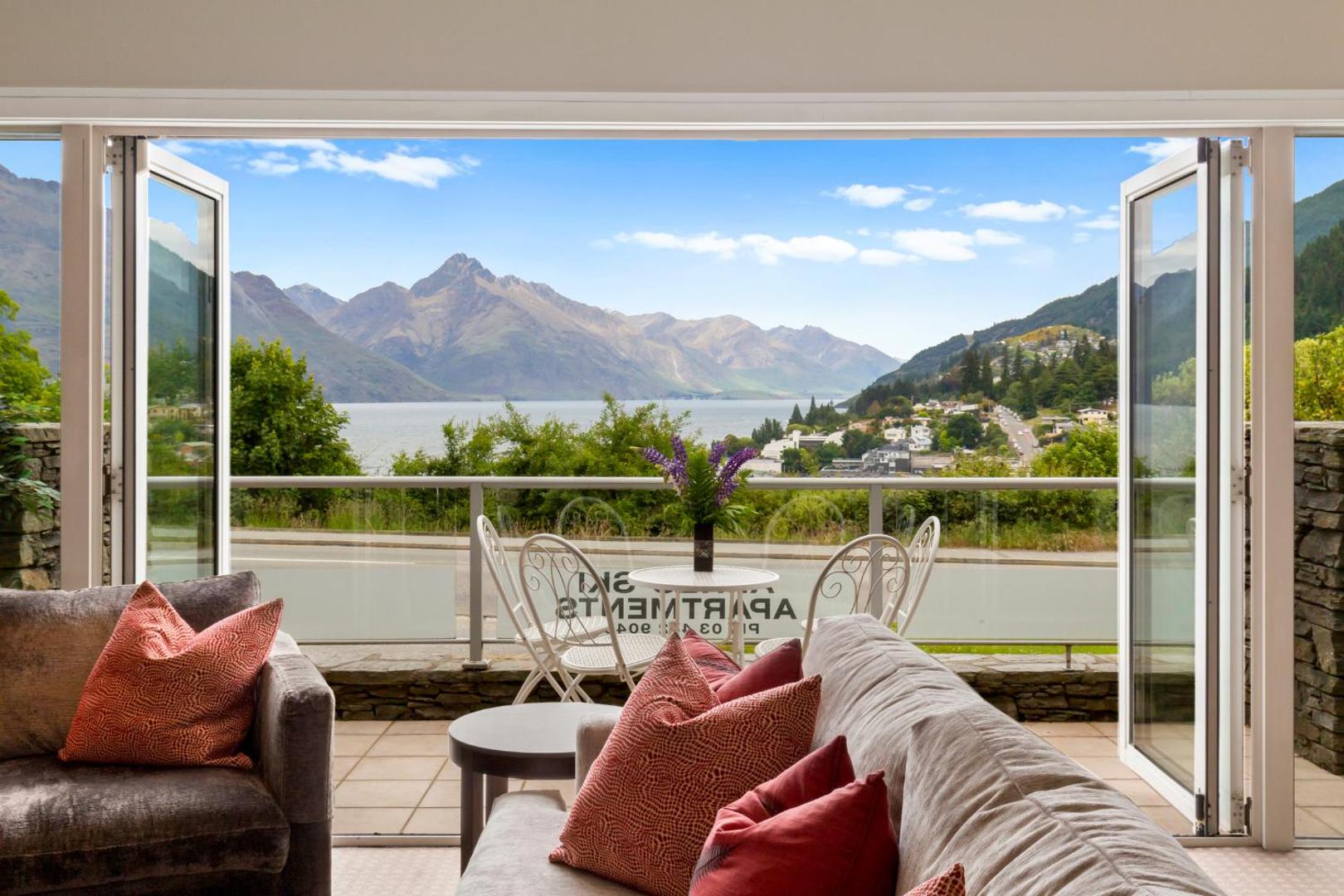 Queenstown House Boutique Bed & Breakfast & Apartments Queenstown House Boutique Bed & Breakfast & Apartments