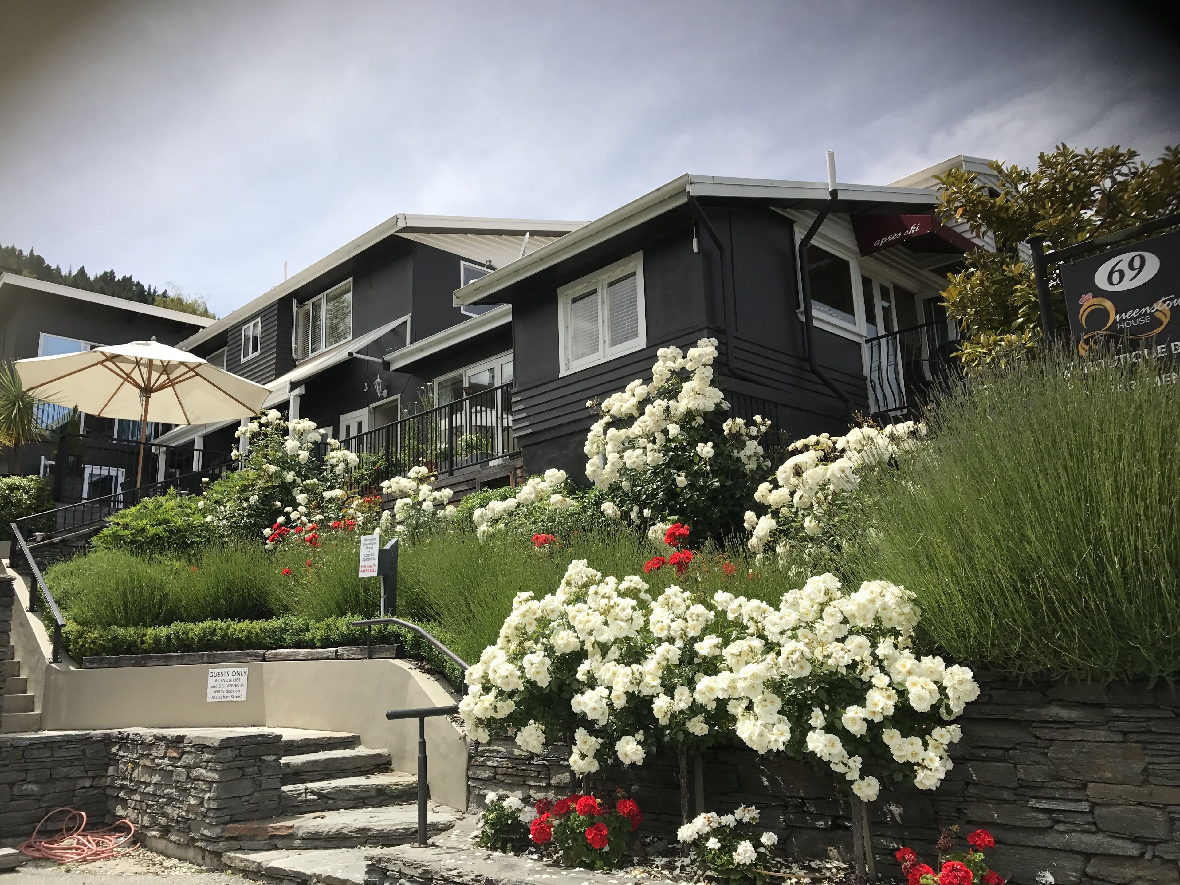 Queenstown House Boutique Bed & Breakfast & Apartments Queenstown House Boutique Bed & Breakfast & Apartments