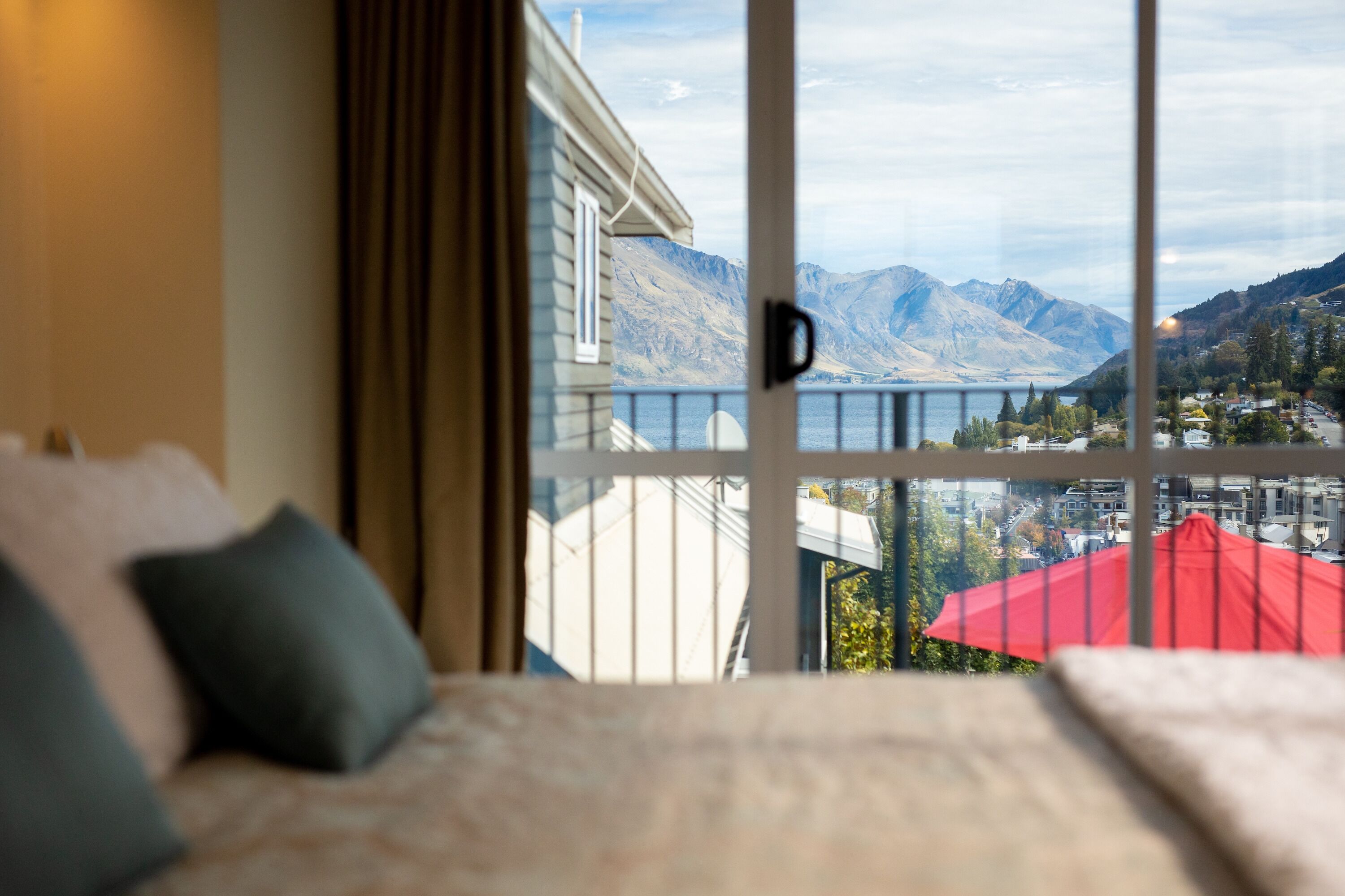 Queenstown House Boutique Bed & Breakfast & Apartments Queenstown House Boutique Bed & Breakfast & Apartments