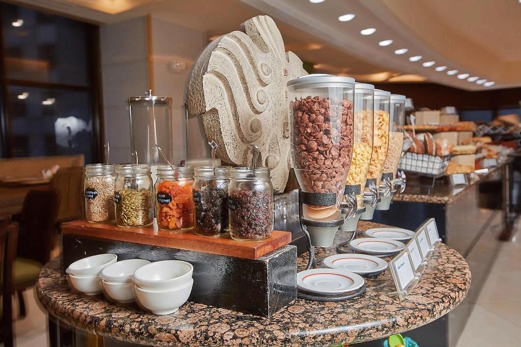 Holiday Inn Manila Galleria Holiday Inn Manila Galleria