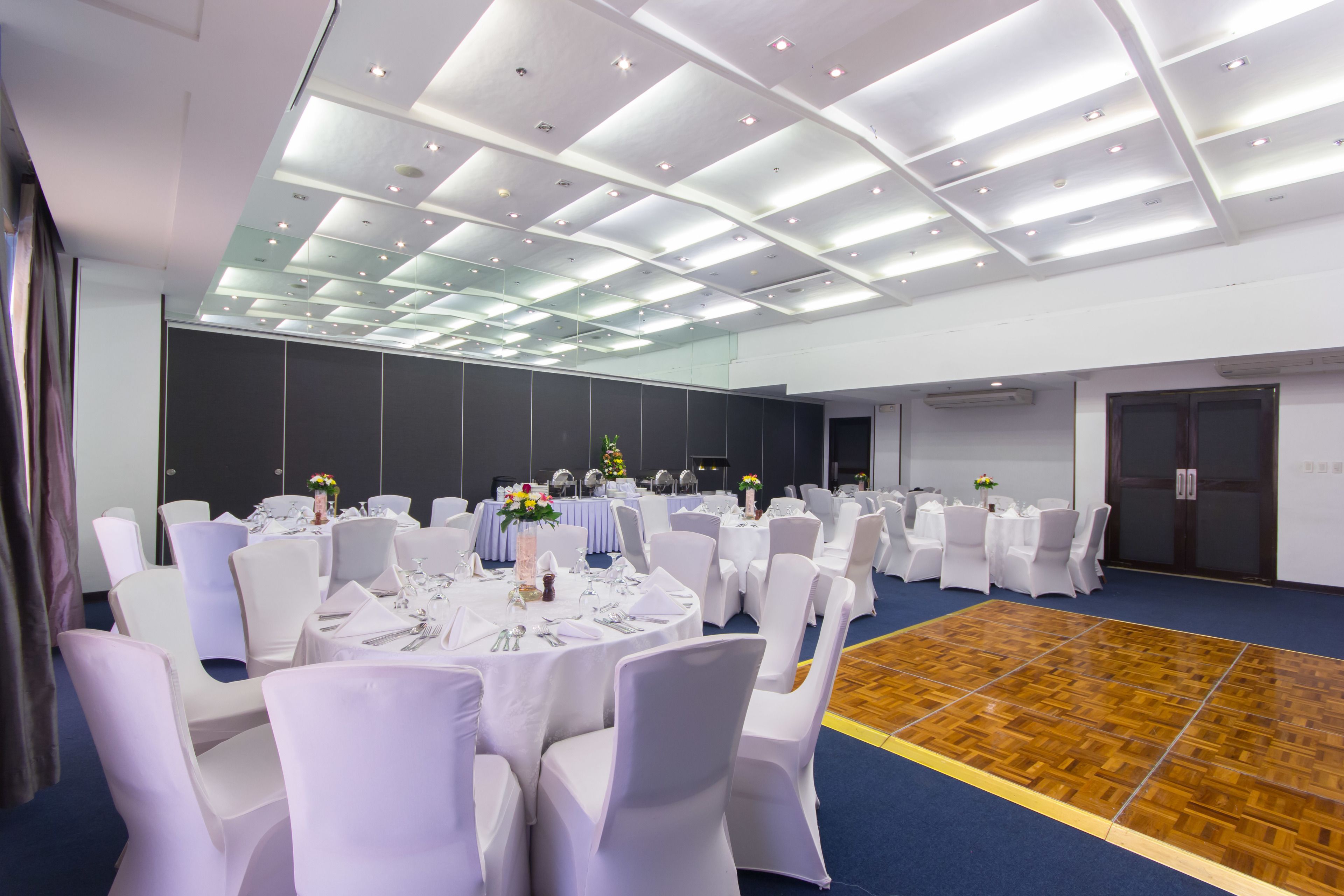 Microtel by Wyndham Mall of Asia Microtel by Wyndham Mall of Asia