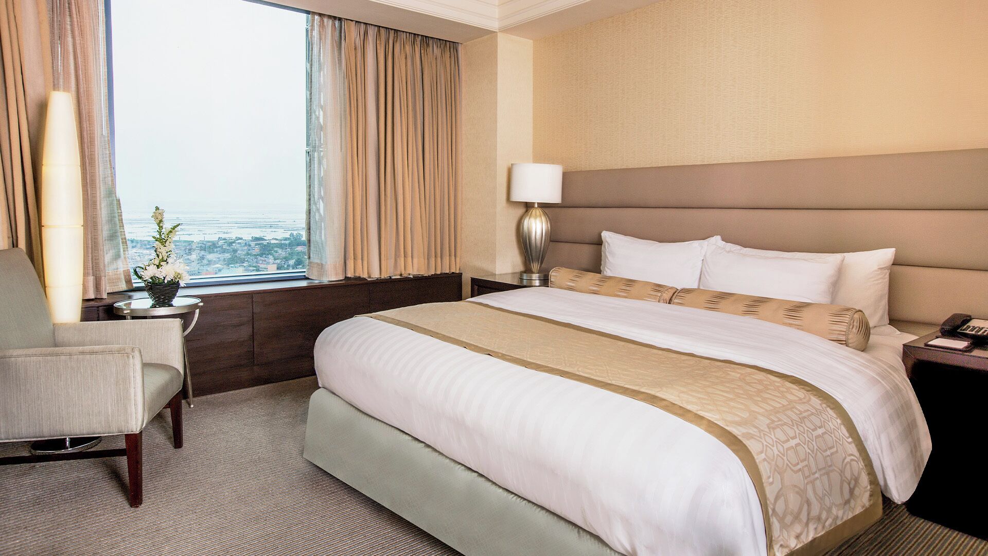 Crimson Hotel Filinvest City Manila Crimson Hotel Filinvest City Manila